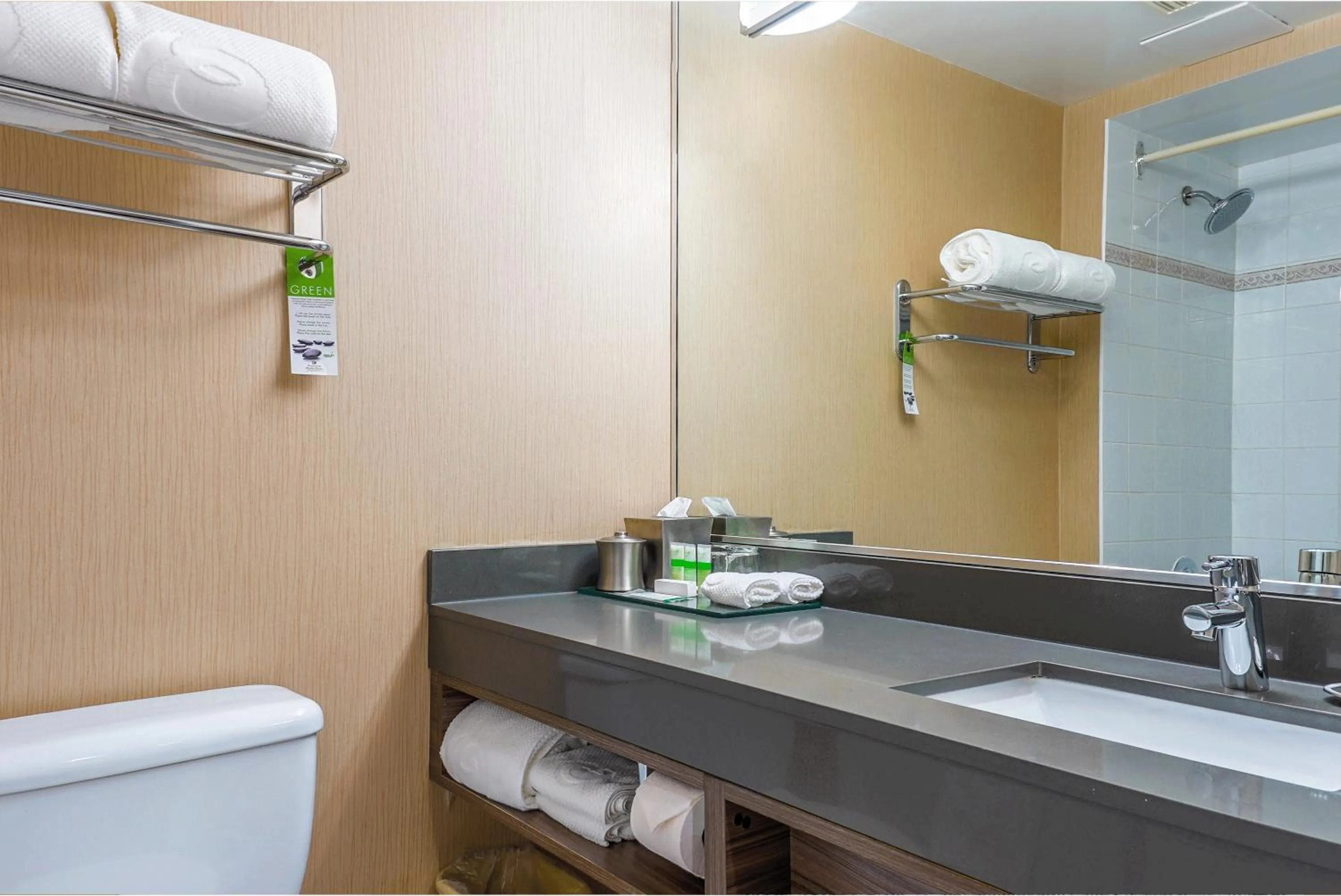 Deluxe Double  in Executive Plaza Hotel & Conference Centre, Metro Vancouver