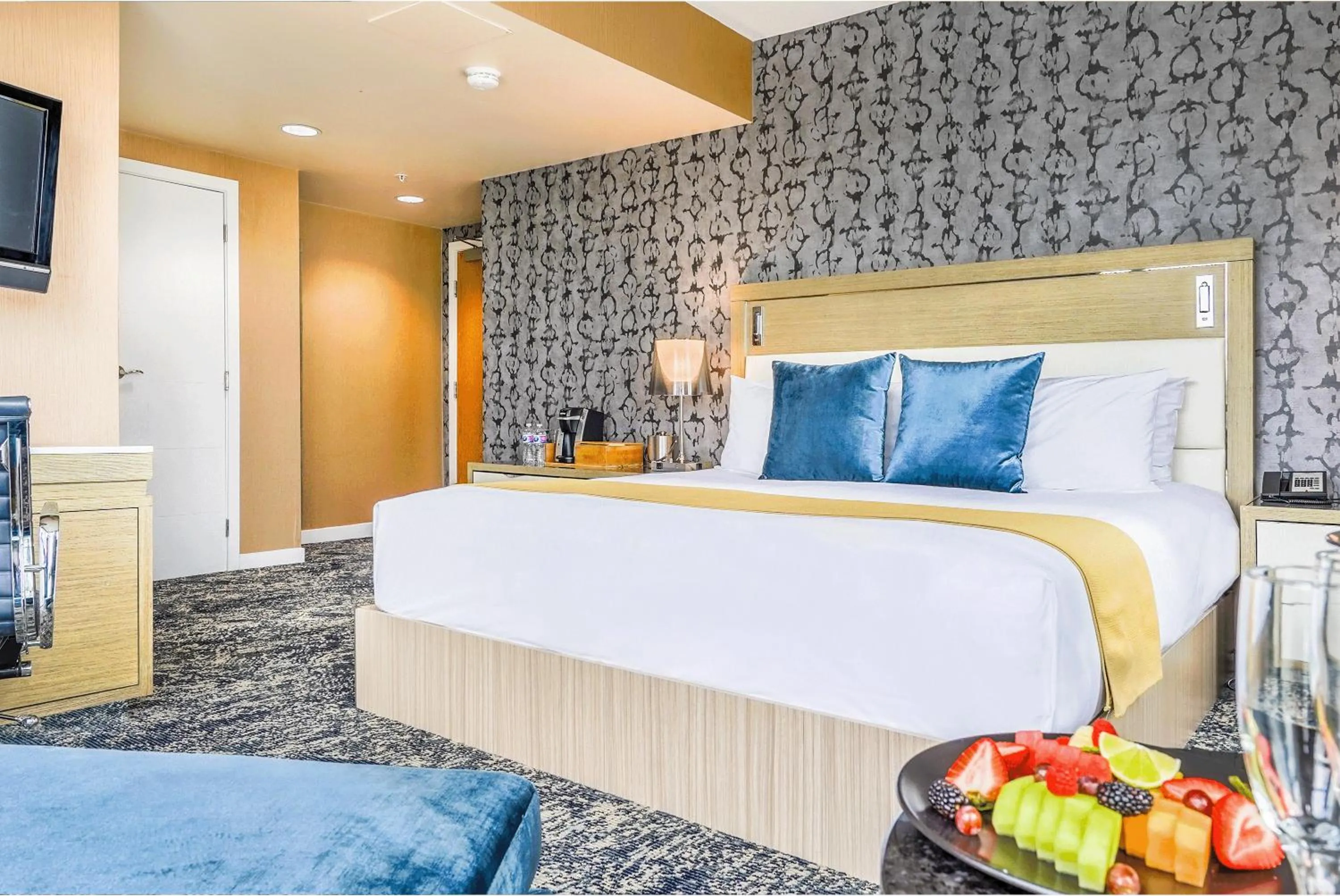 Superior King  in Executive Plaza Hotel & Conference Centre, Metro Vancouver