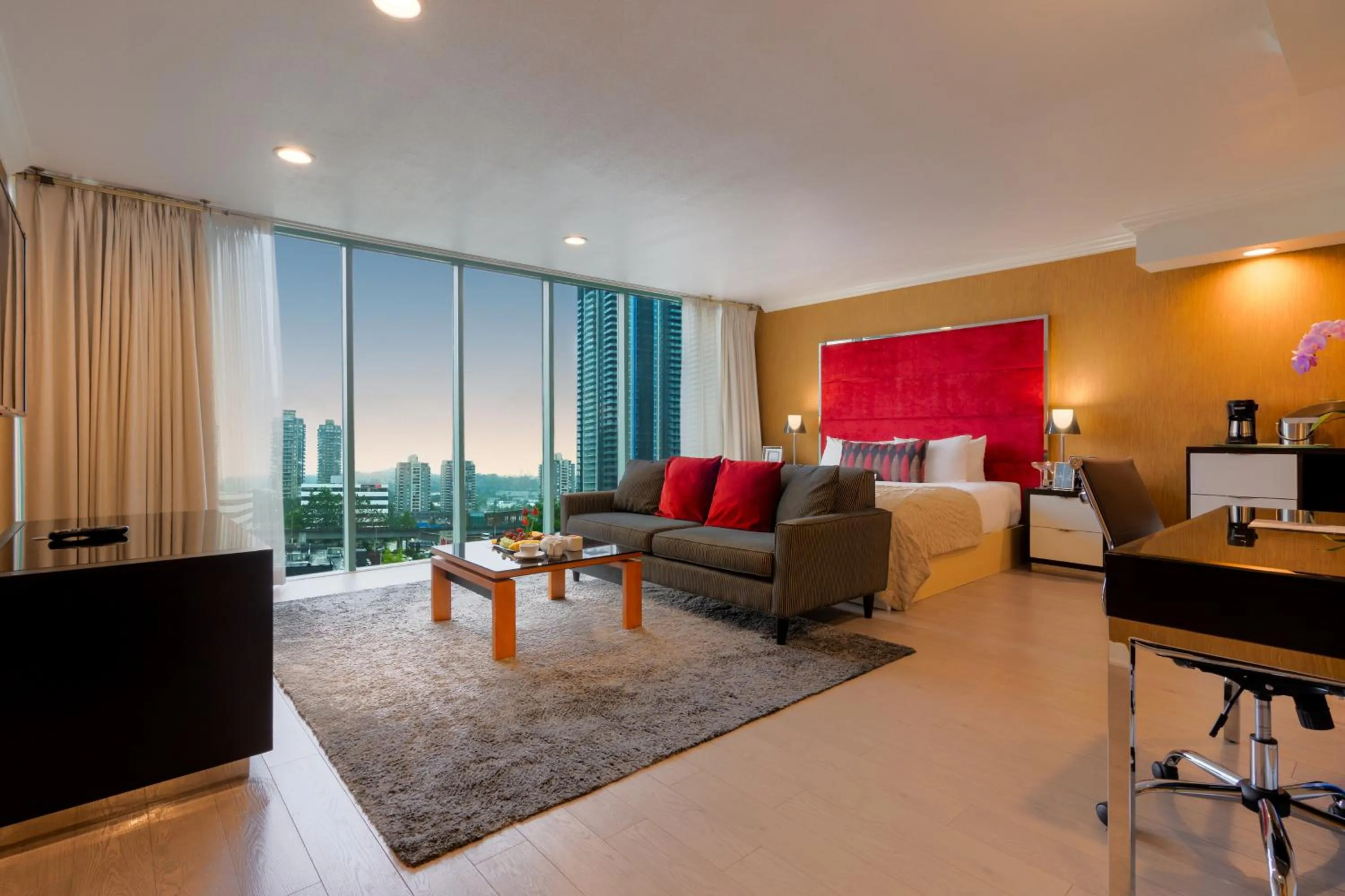 Honeymoon Suite in Executive Suites Hotel & Conference Center, Metro Vancouver