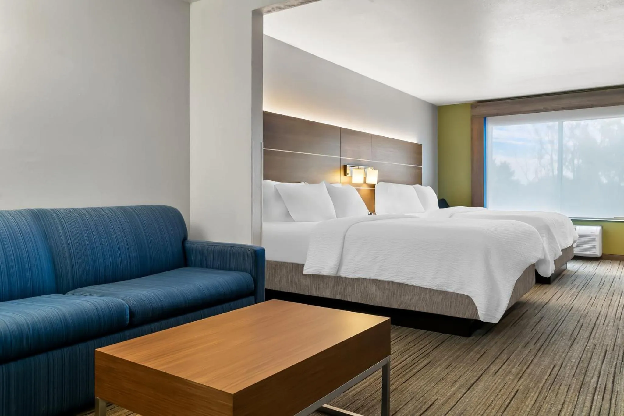 Queen Suite with Two Queen Beds in Holiday Inn Express Hotel & Suites Marion by IHG