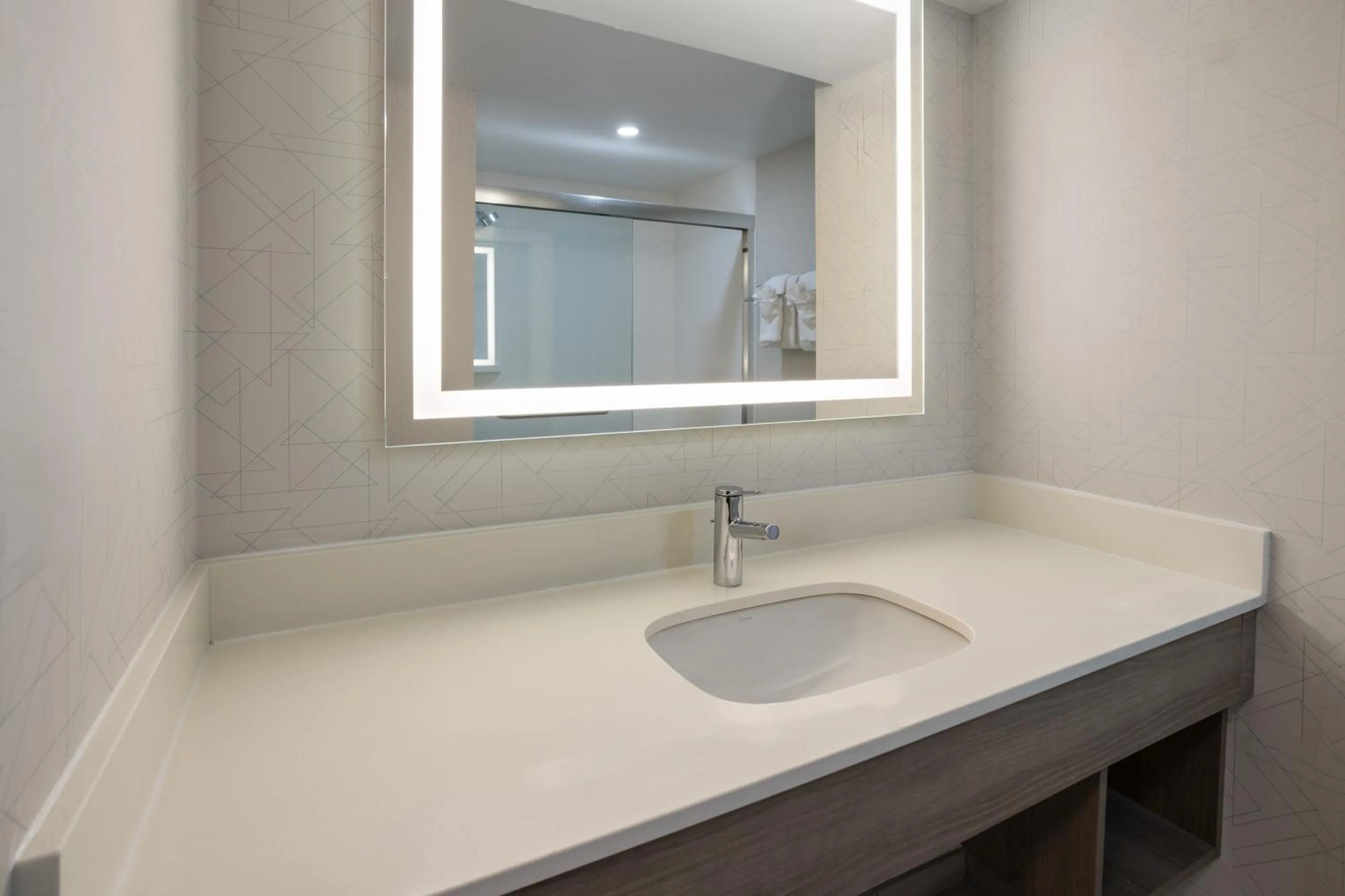 Queen Suite with Sofa Bed - Communication Accessible in Holiday Inn Express Hotel & Suites Brattleboro by IHG