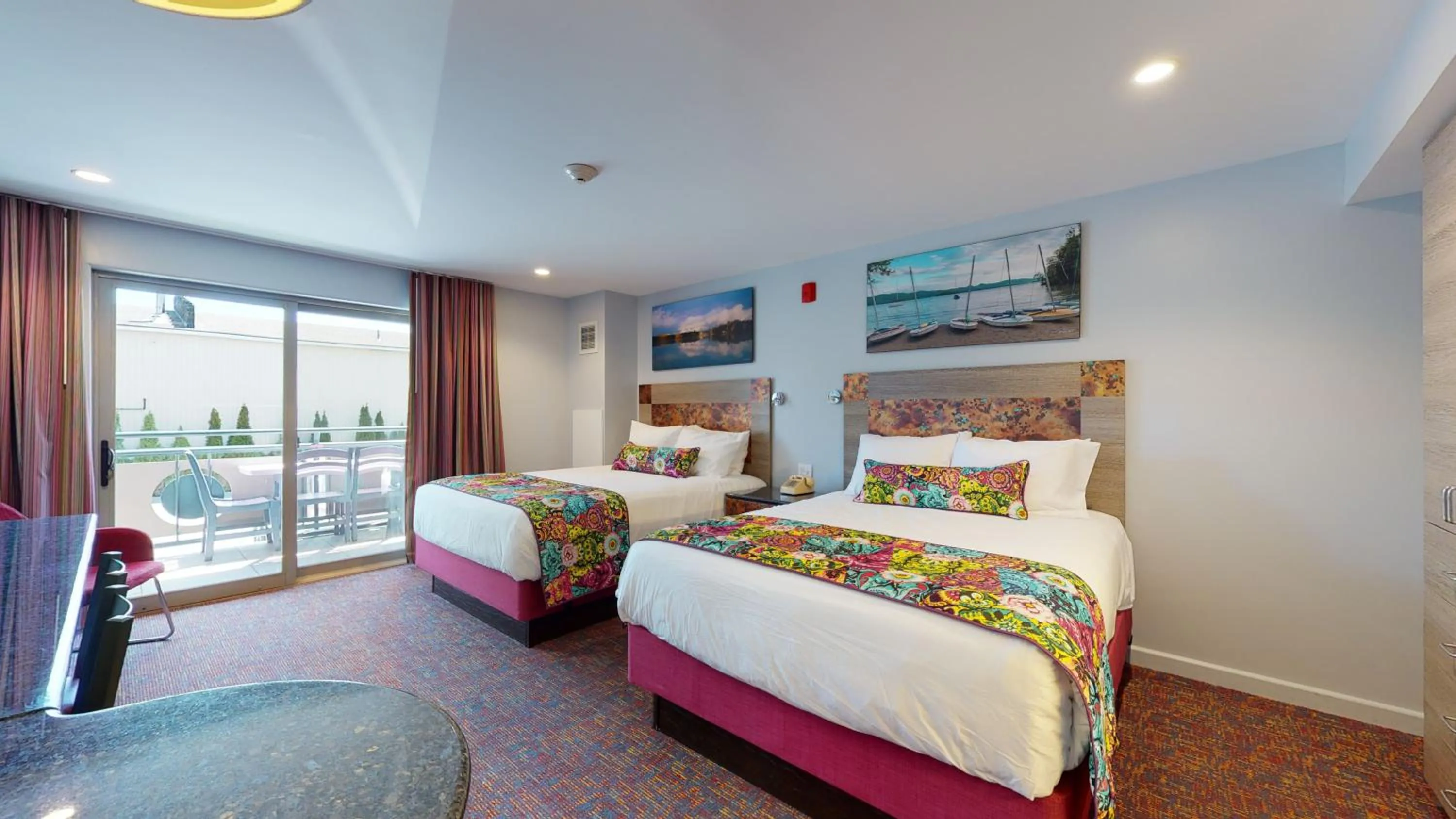 Queen Room with Balcony in Surfside On The Lake