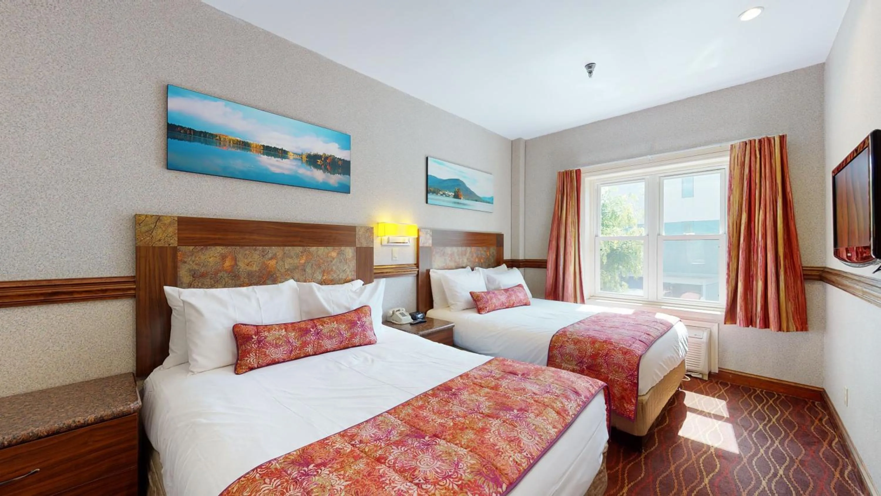 Queen Suite with Sofa Bed - Mountain View  in Surfside On The Lake