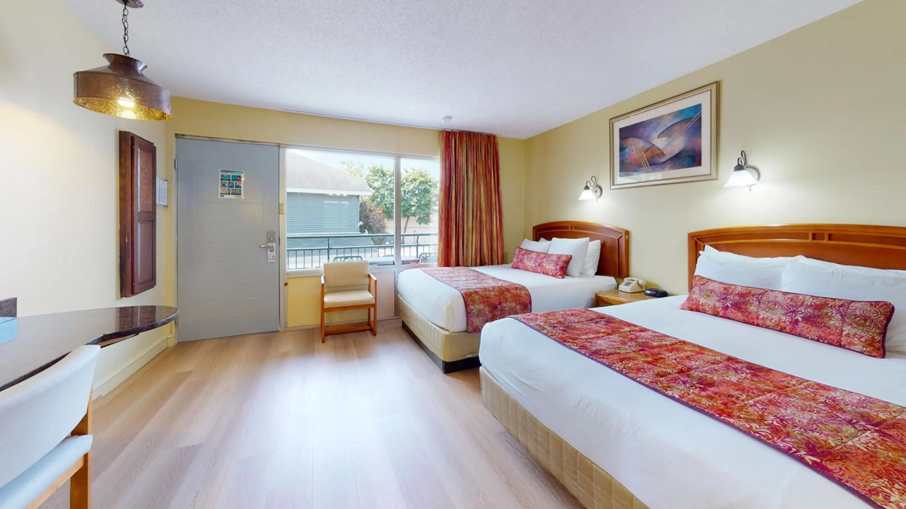 Standard Queen Room in Surfside On The Lake