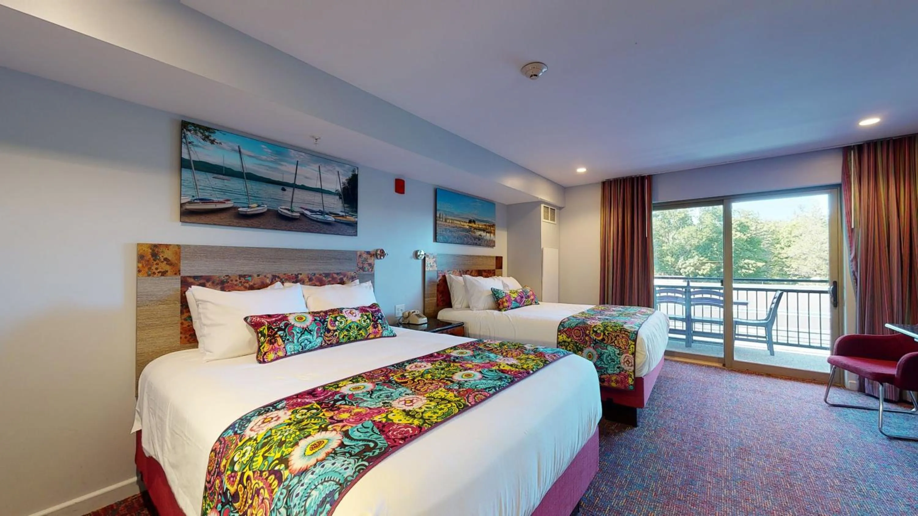 Two-Bedroom Suite with Three Queen Beds in Surfside On The Lake