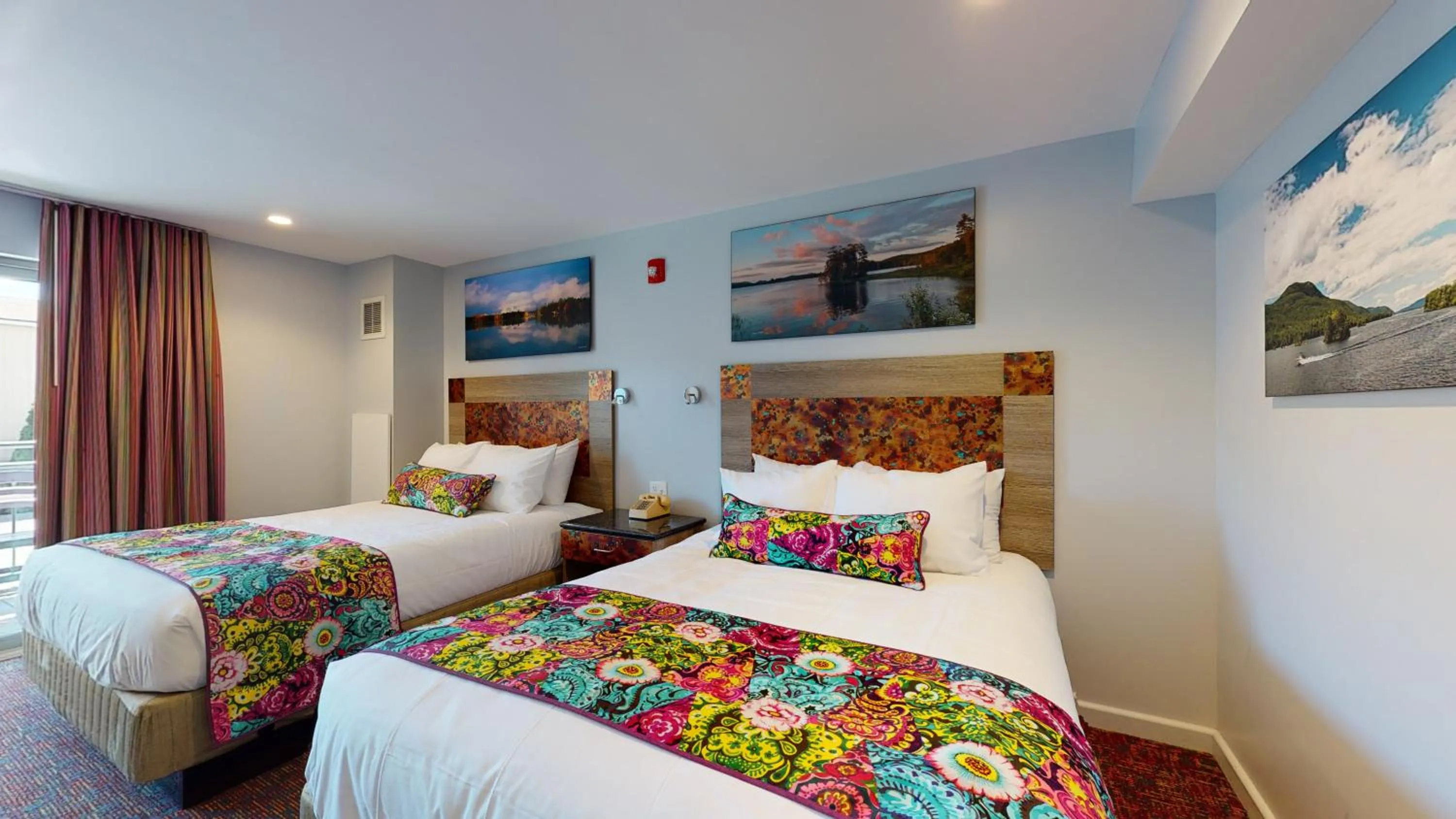 Queen Room - Disability Access in Surfside On The Lake