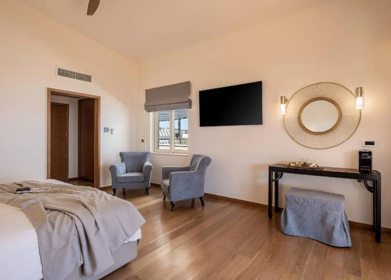 Honeymoon Suite with Outdoor Hot Tub in Cretan Dream Resort & Spa