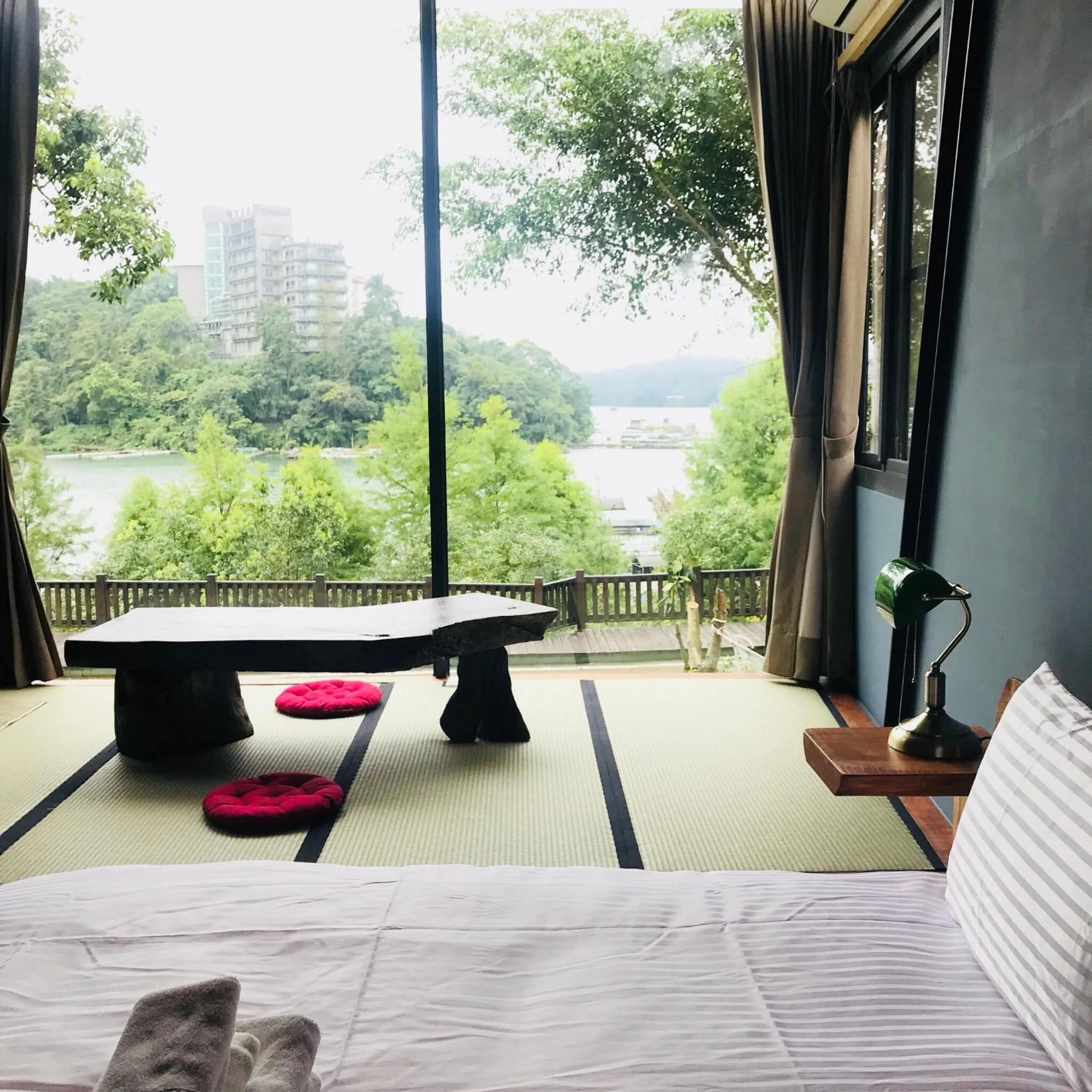 Double Room with View in Yue Lake Backpackers