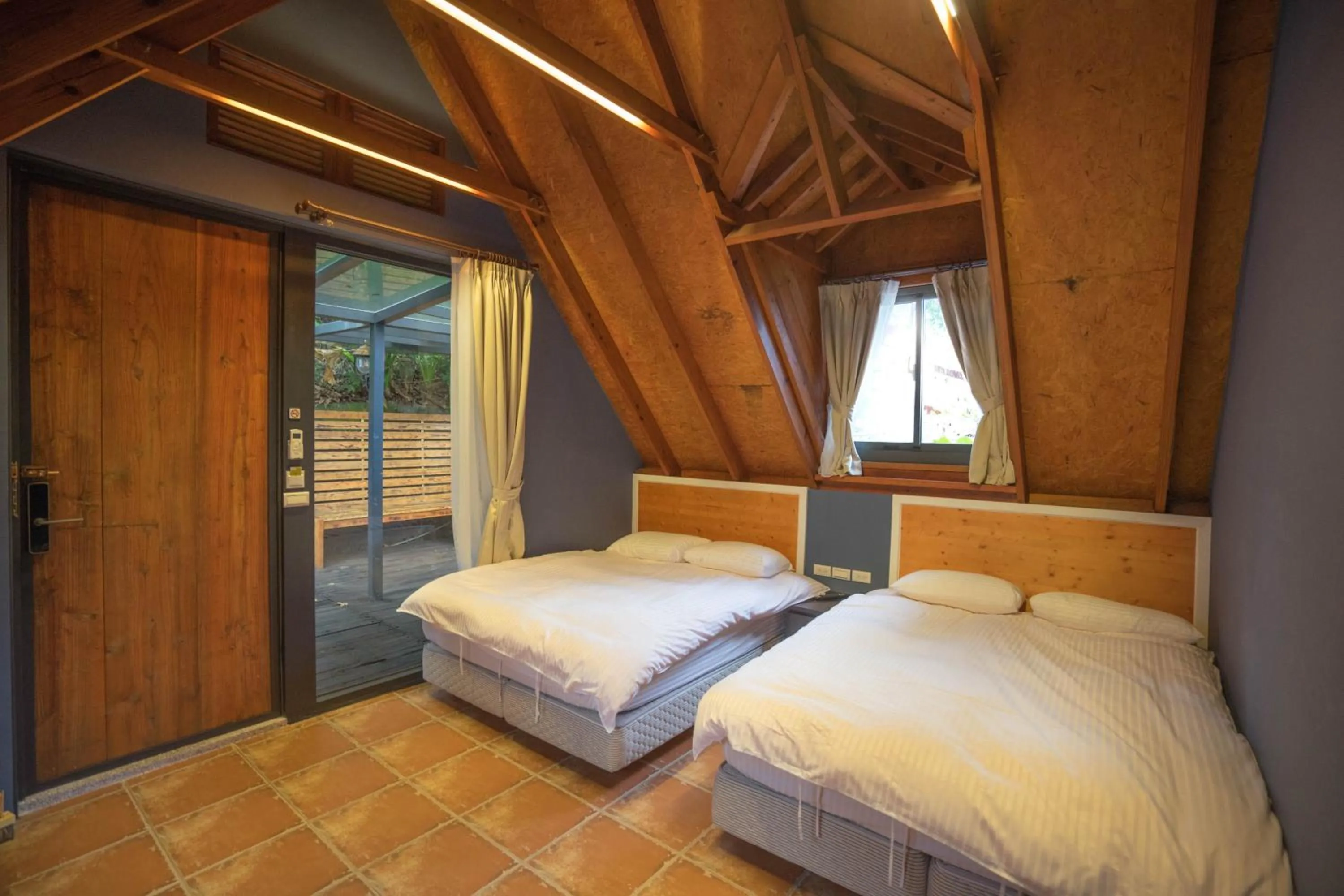 Quadruple Room in Yue Lake Backpackers