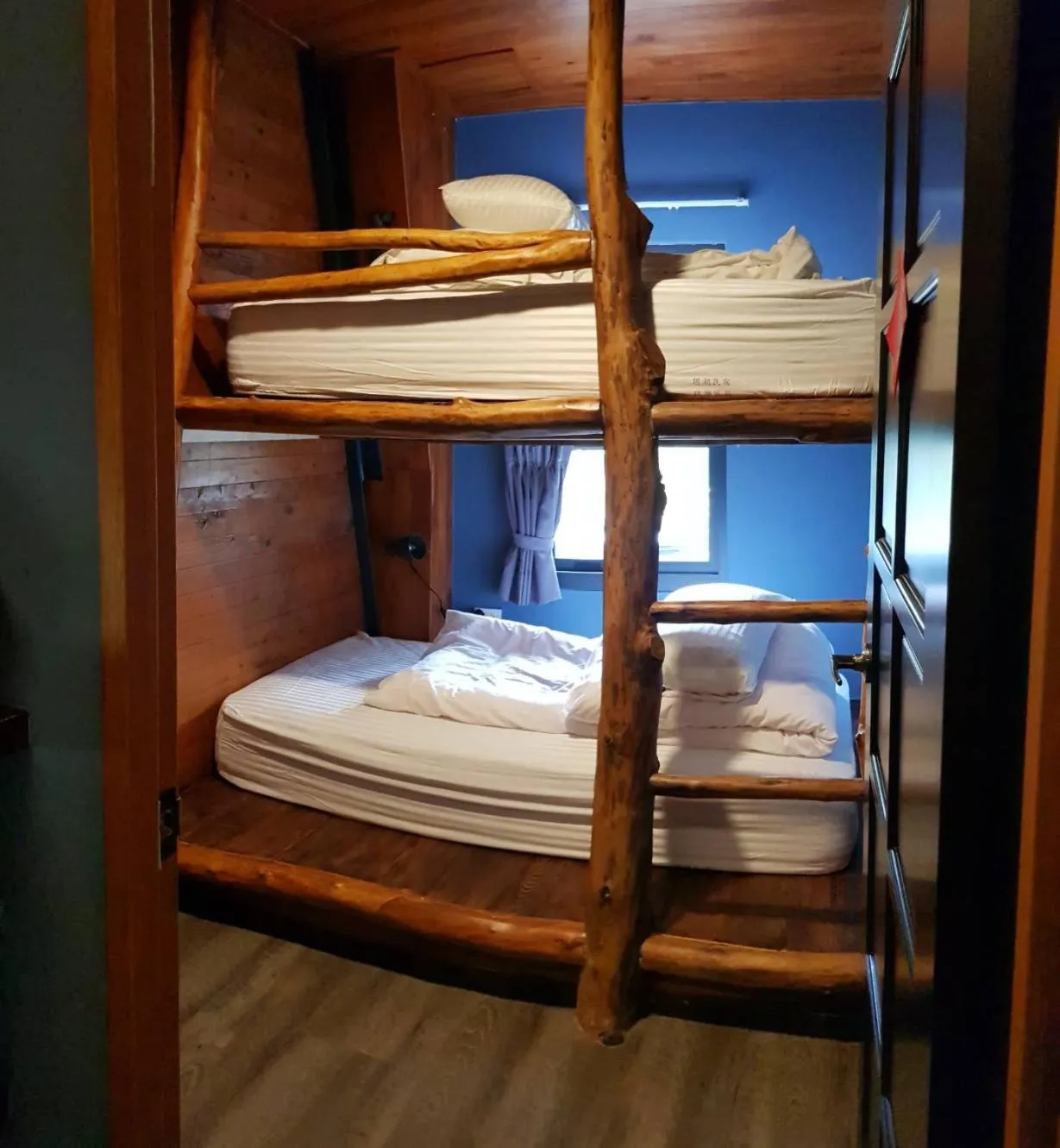 Double or Twin Room with Shared Bathroom - single occupancy in Yue Lake Backpackers