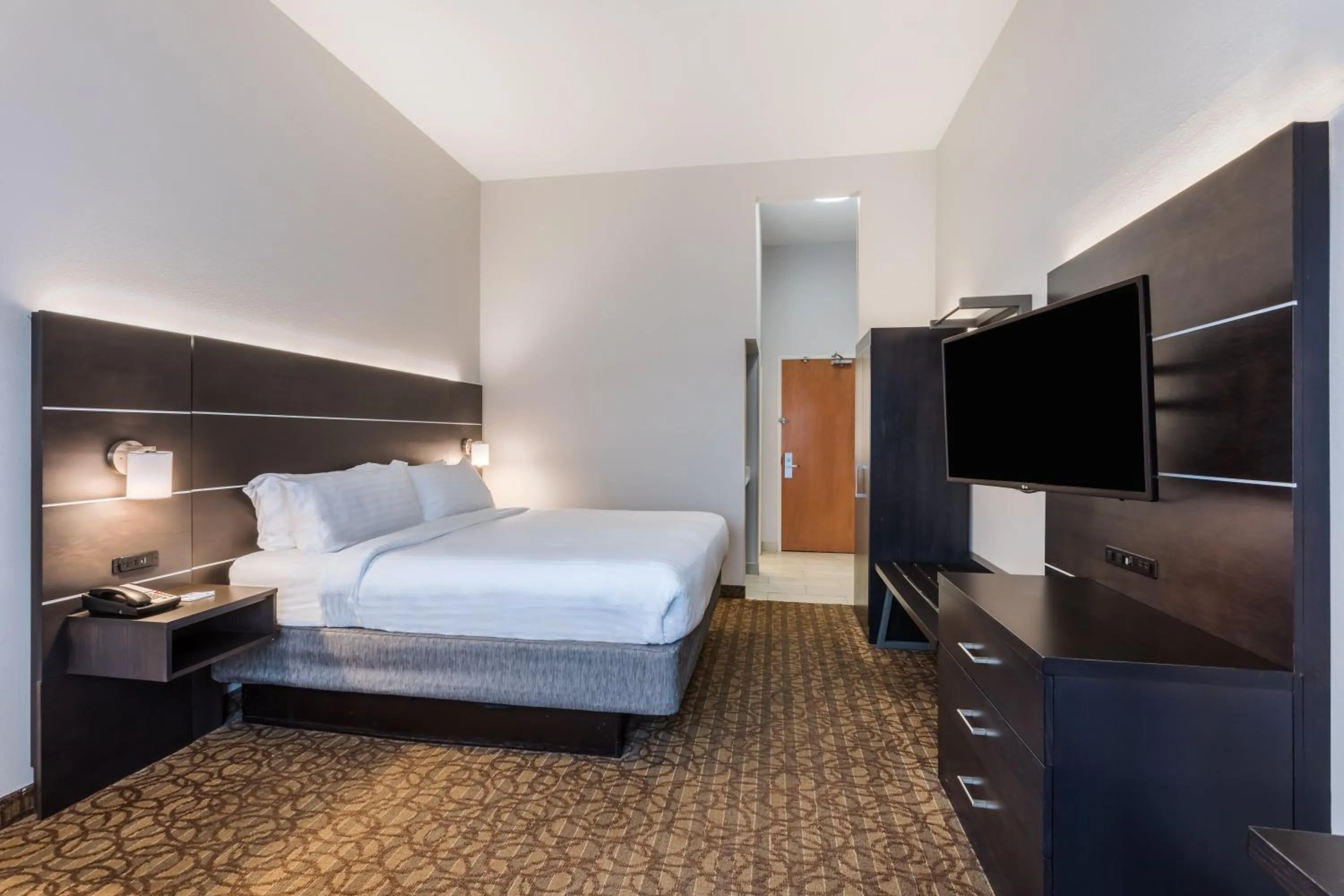 King Room - Hearing Accessible - Non-Smoking in Holiday Inn Express & Suites Bremen GA by IHG