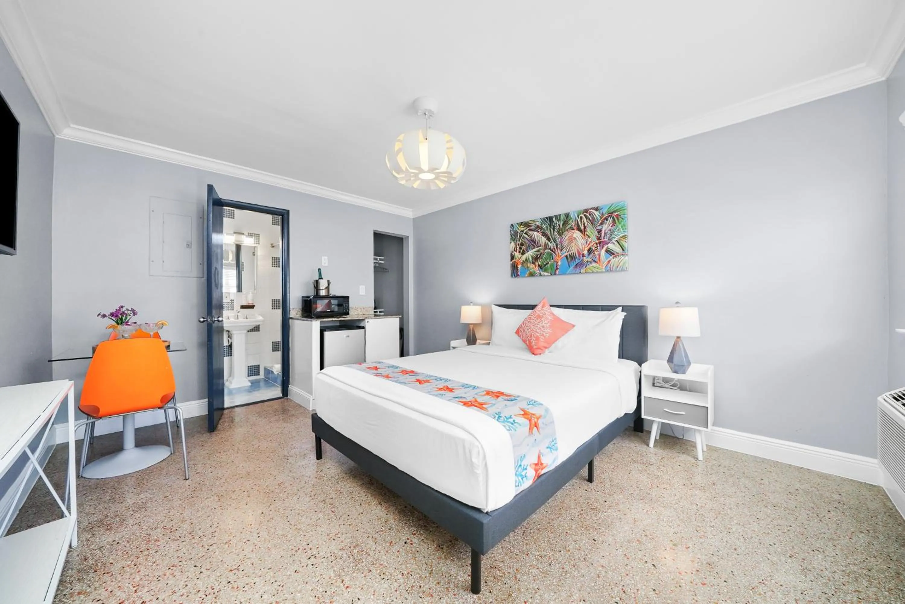 Standard Queen Room in Hollywood Beach Suites and Hotel