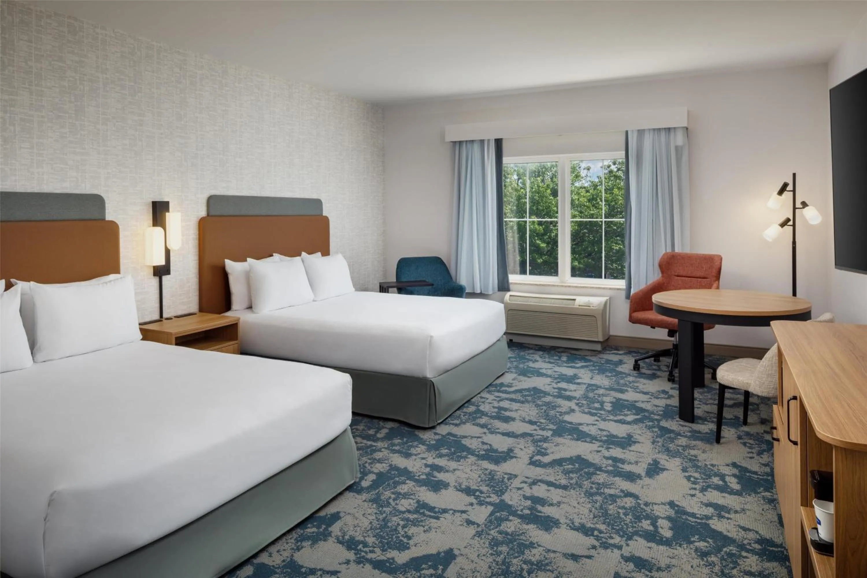 Queen Room with Two Queen Beds - Mobility and Hearing Access/Non-Smoking in Hampton Inn Nashua