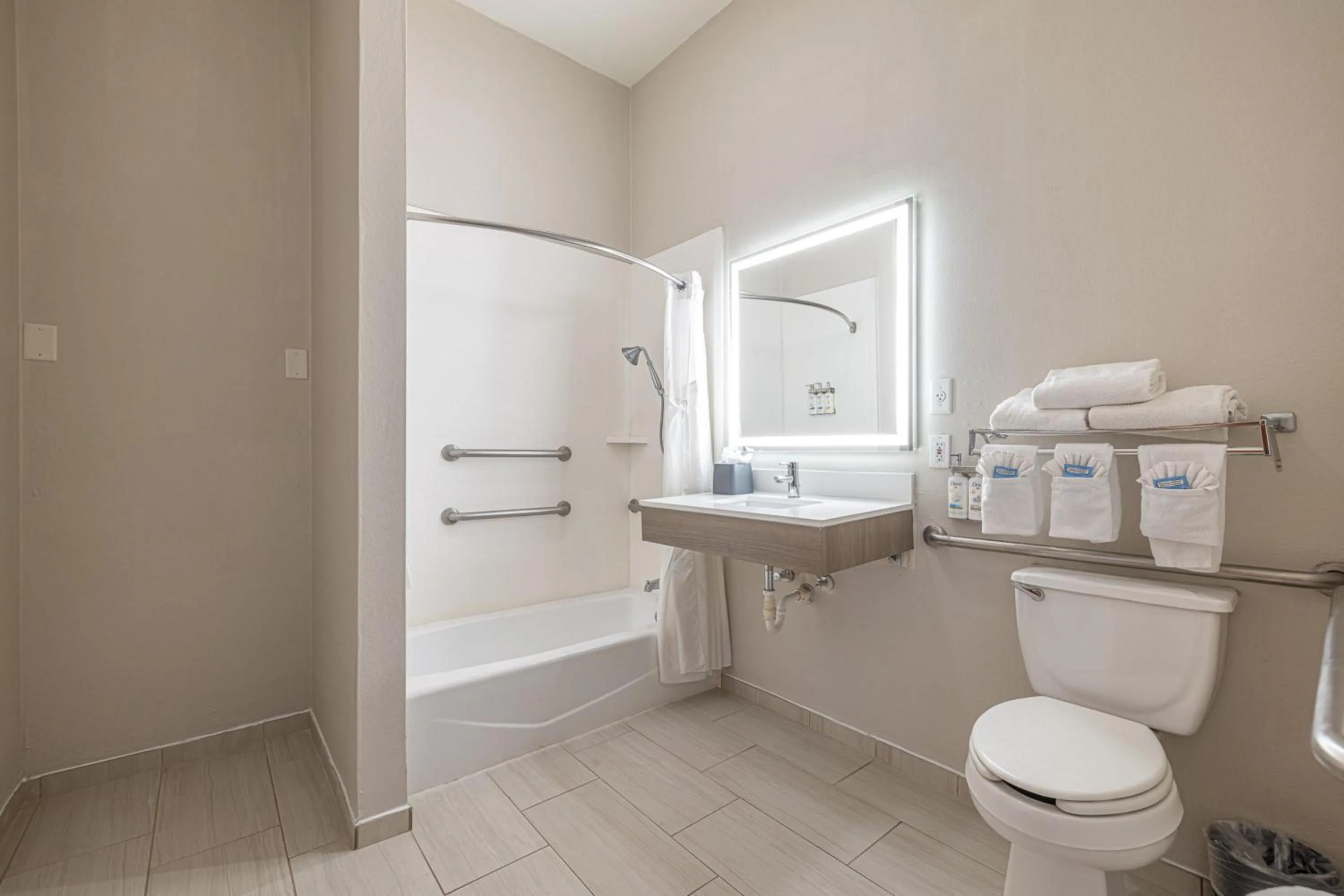 Queen Room with Two Queen Beds - Mobility Access Tub/Non-Smoking in Holiday Inn Express & Suites College Station by IHG