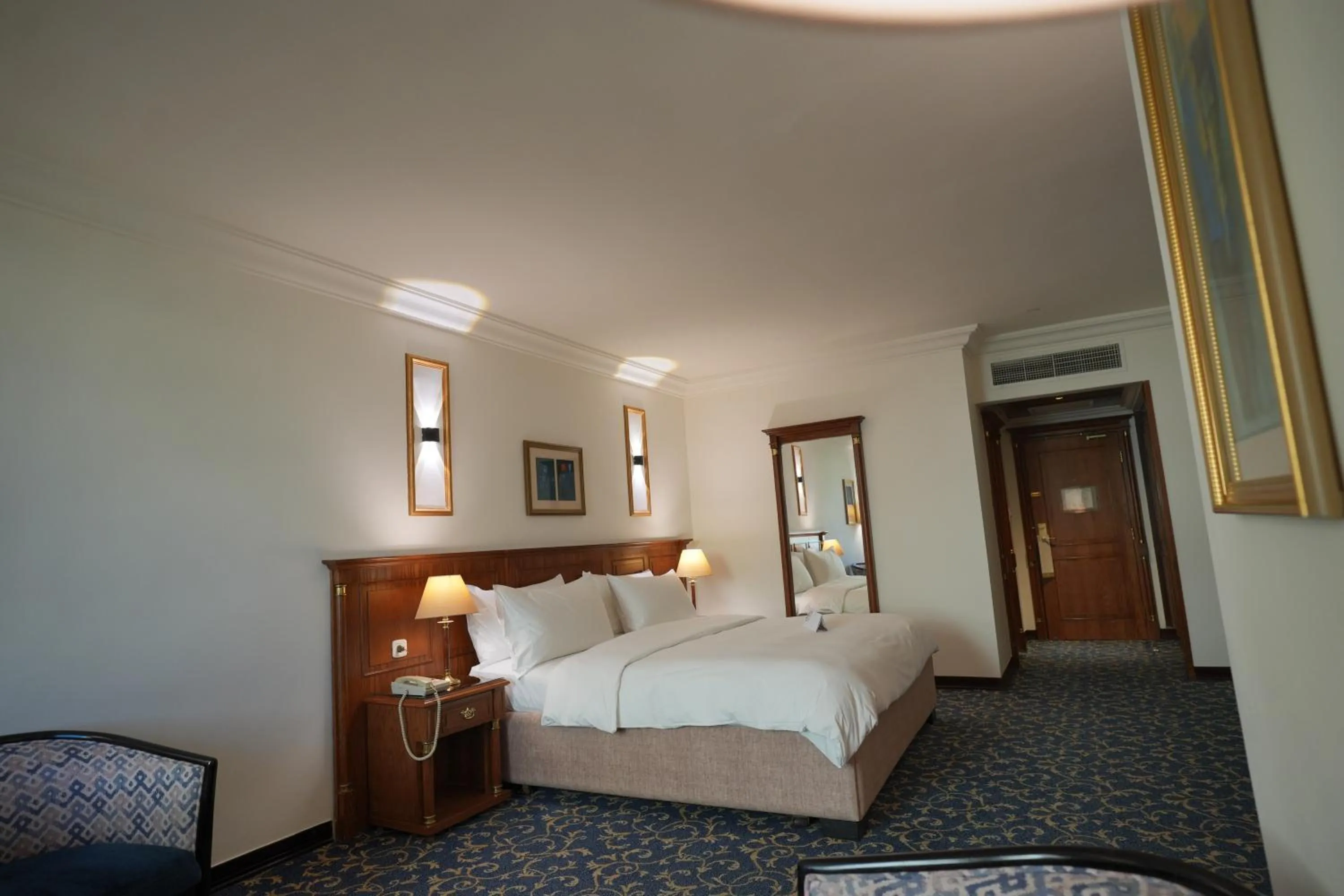 Junior Suite in Bristol Hotel