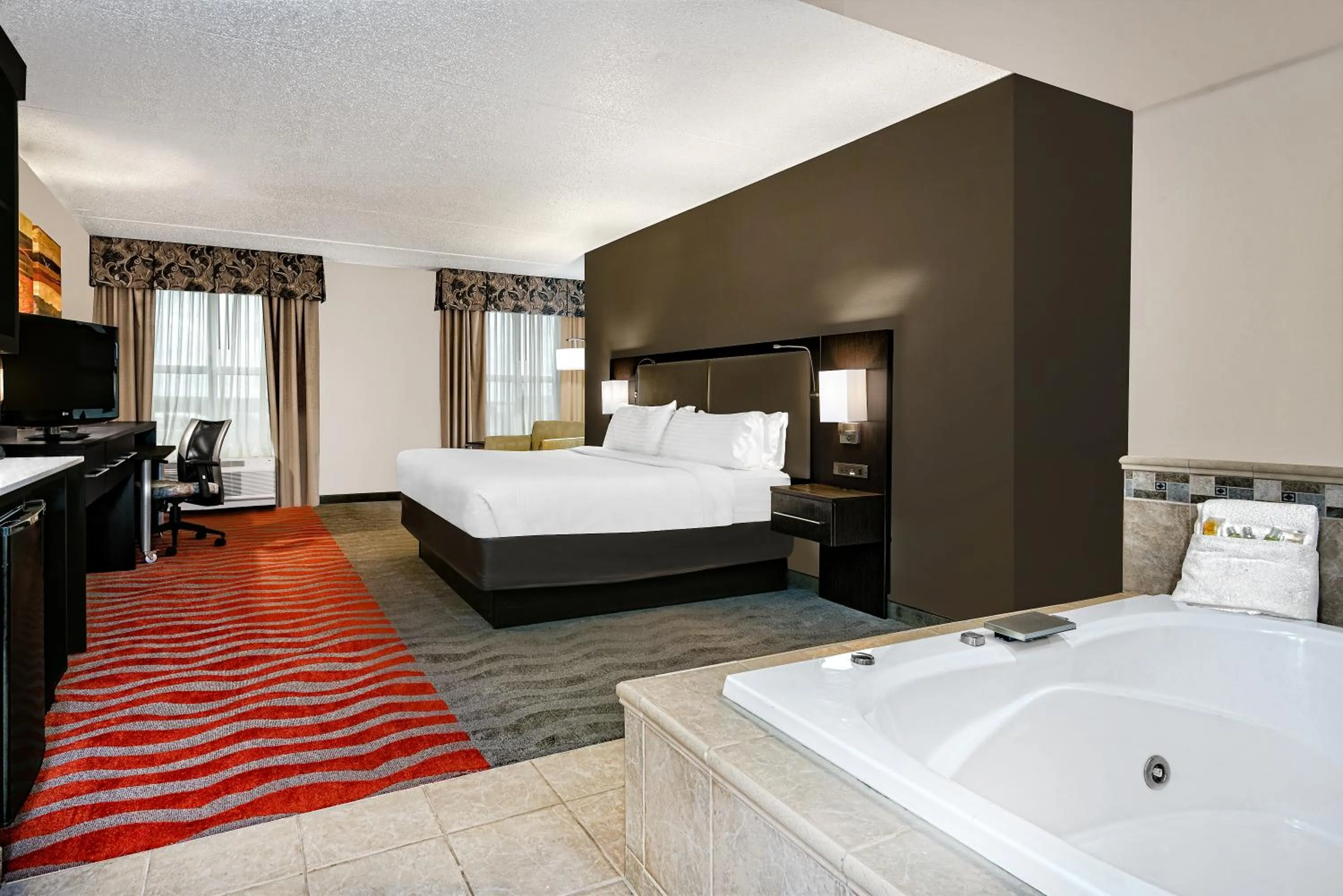 King Room with Jetted Tub in Holiday Inn & Suites College Station-Aggieland by IHG
