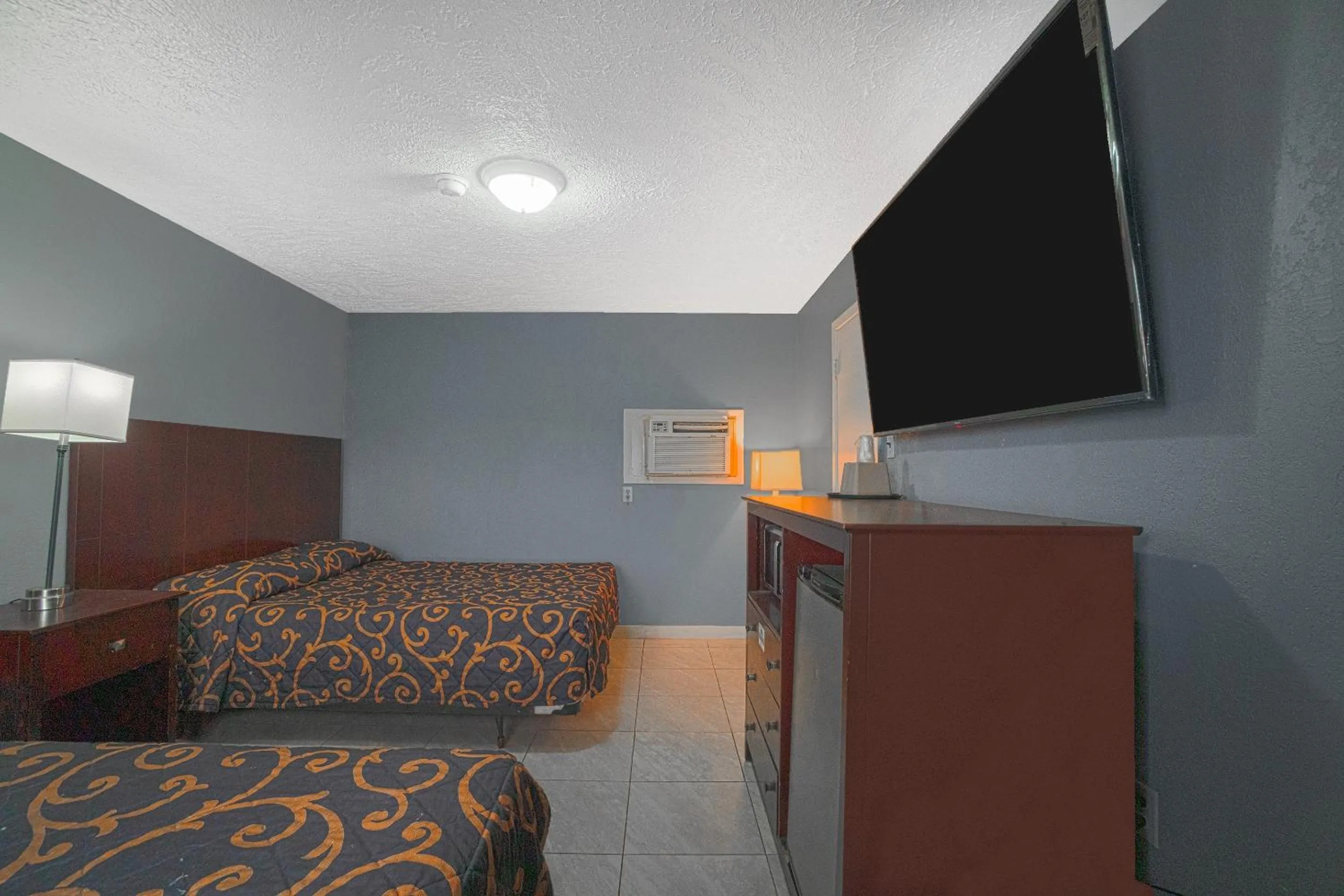 2 Queen Beds Smoking with Kitchenette in Texana Inn Edna By OYO