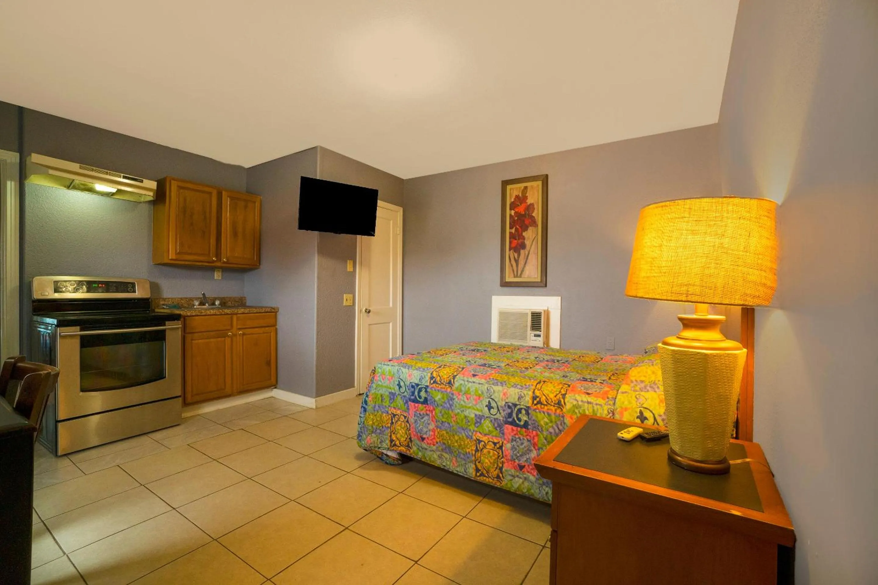 3 Queen Beds Smoking in Texana Inn Edna By OYO