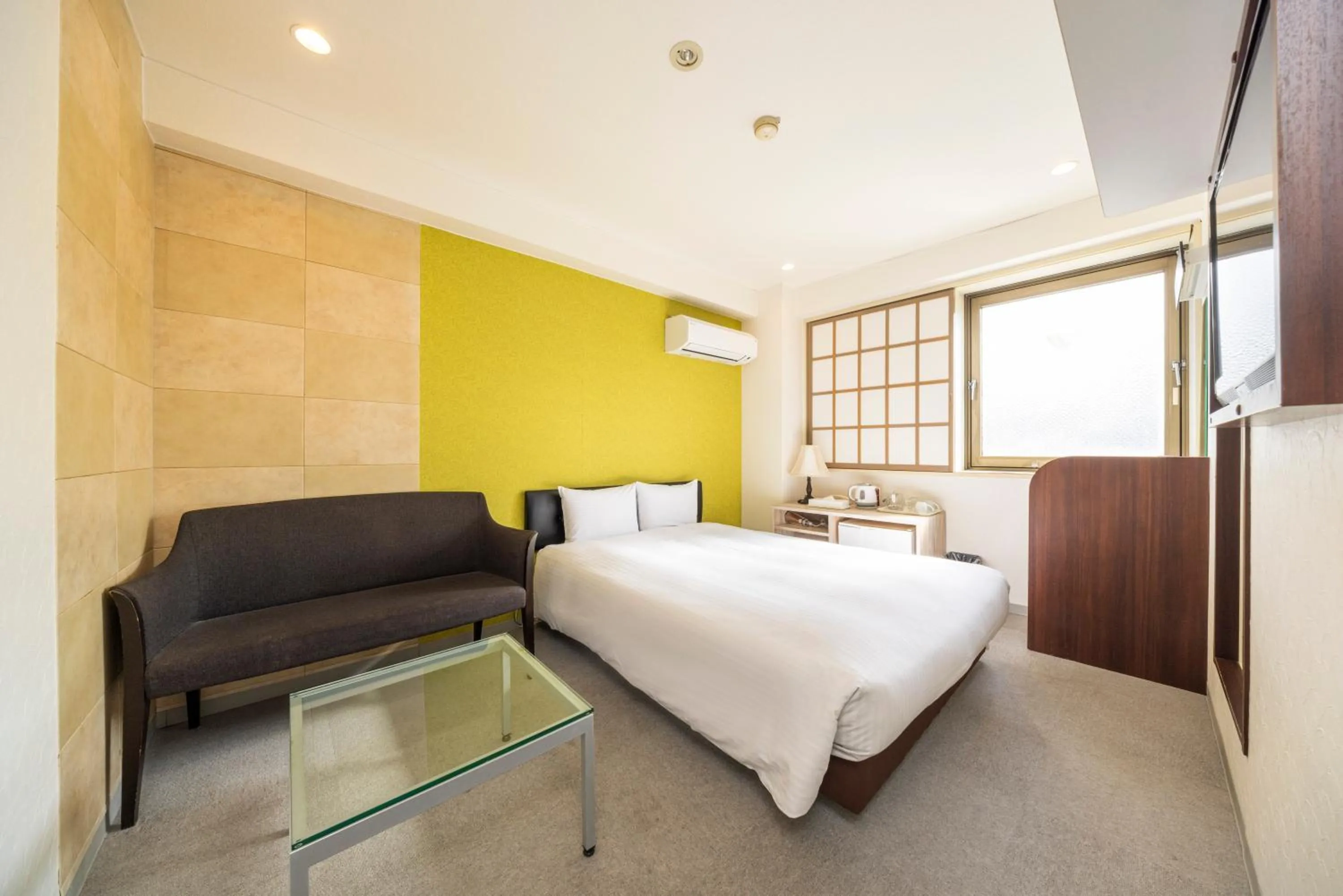 Deluxe Double Room with Bath in Hotel Cerezo