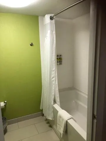 Standard Queen Room with Two Queen Beds - Communications Accessible in Holiday Inn Express Hickory - Hickory Mart by IHG