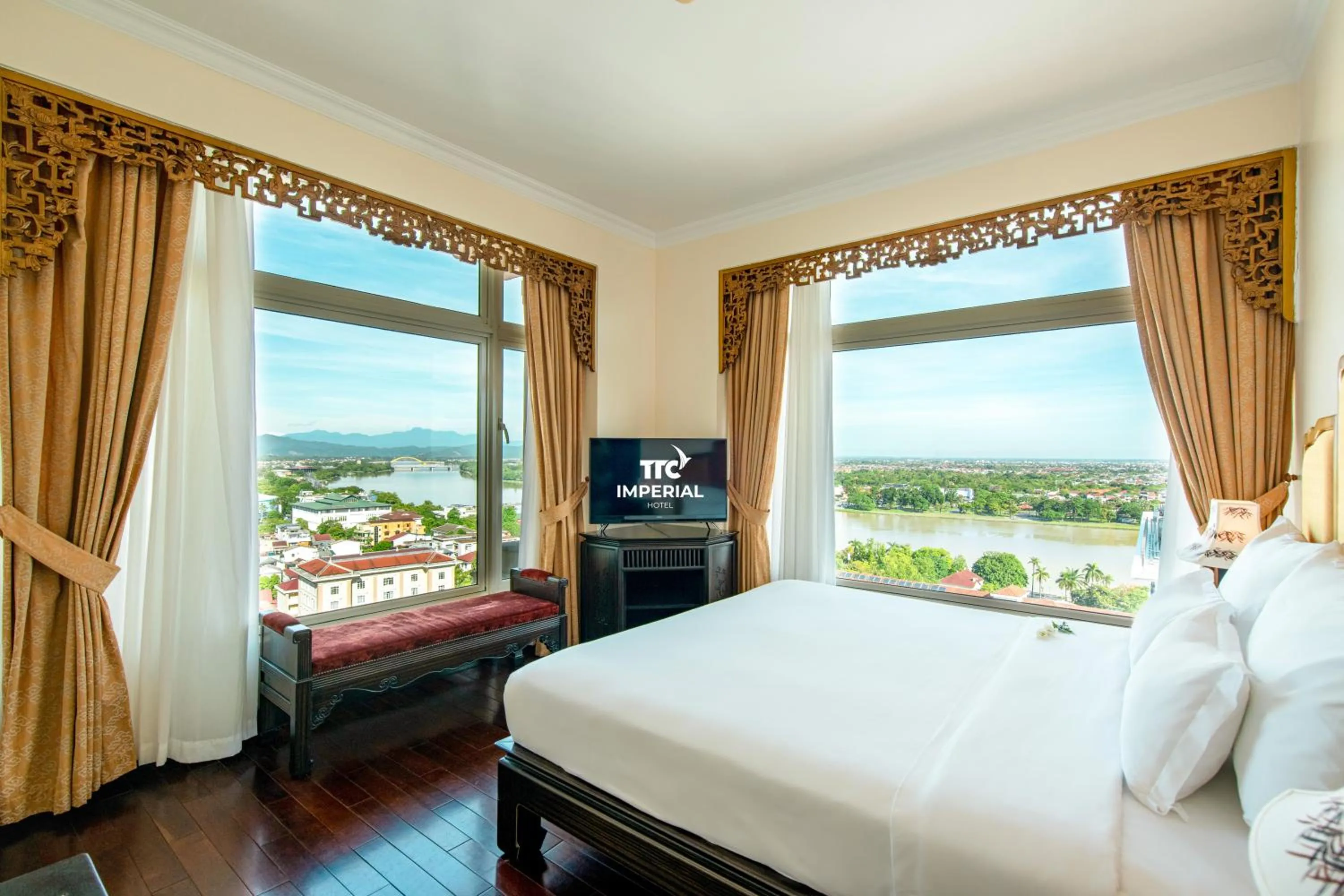 Junior Suite with River View in TTC Imperial Hotel