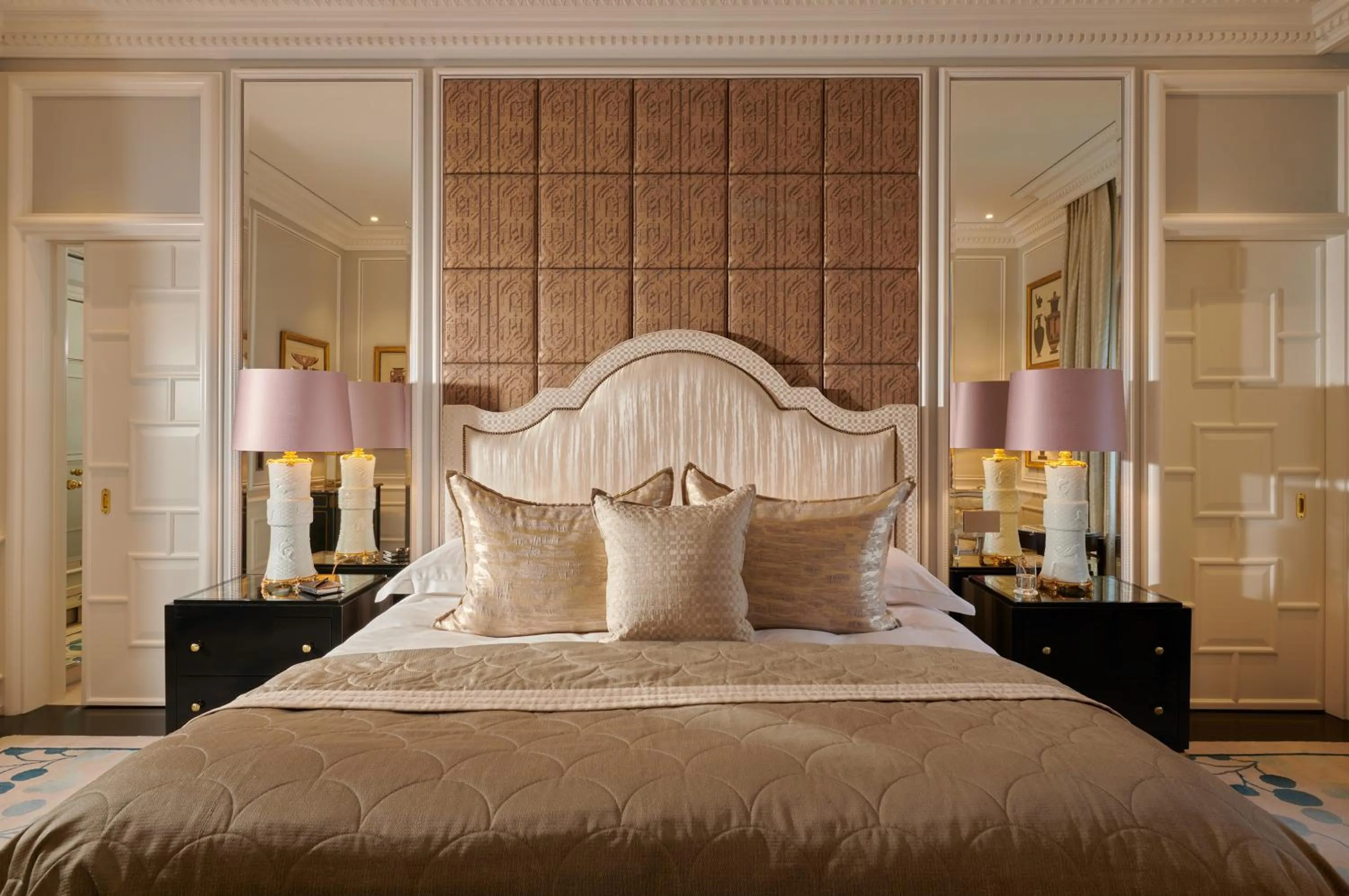 Deluxe Corner Suite in Baur au Lac