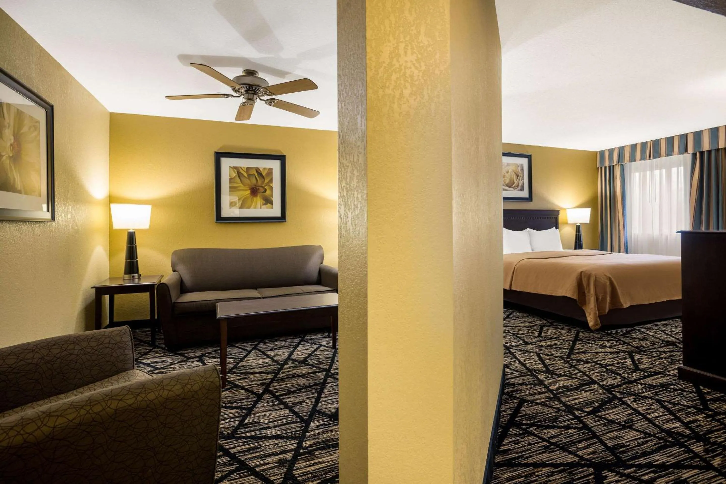 King Suite - Non-Smoking in Quality Inn & Suites Syracuse Fairgrounds