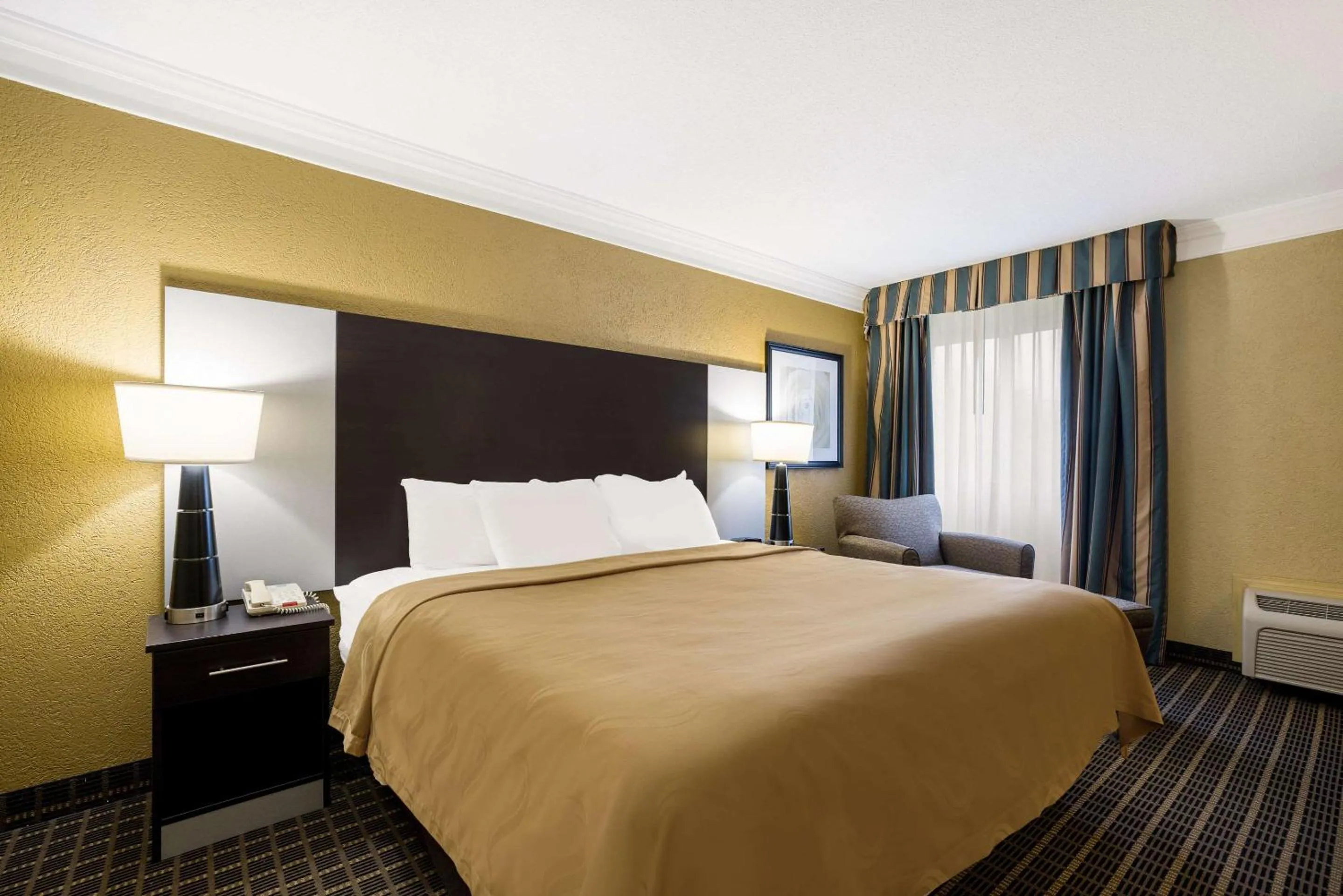 King Room - Non-Smoking in Quality Inn & Suites Syracuse Fairgrounds
