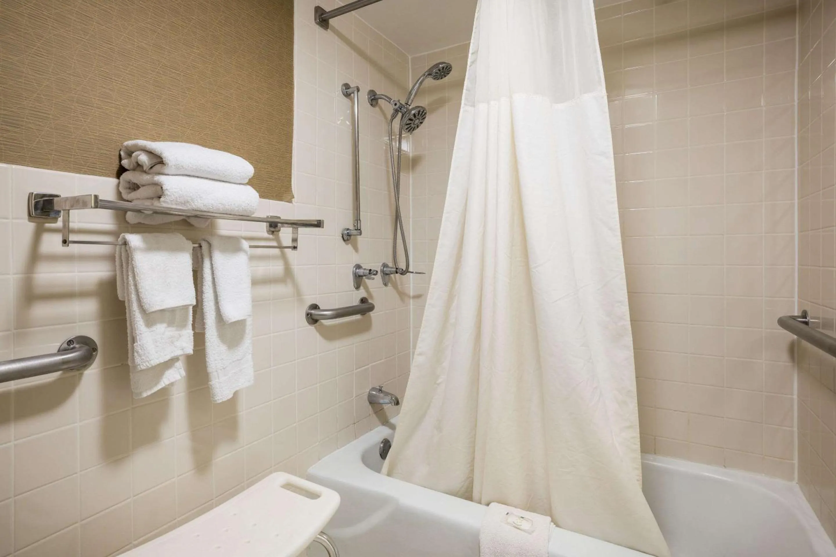 King Room - Accessible/Non-Smoking in Quality Inn & Suites Syracuse Fairgrounds