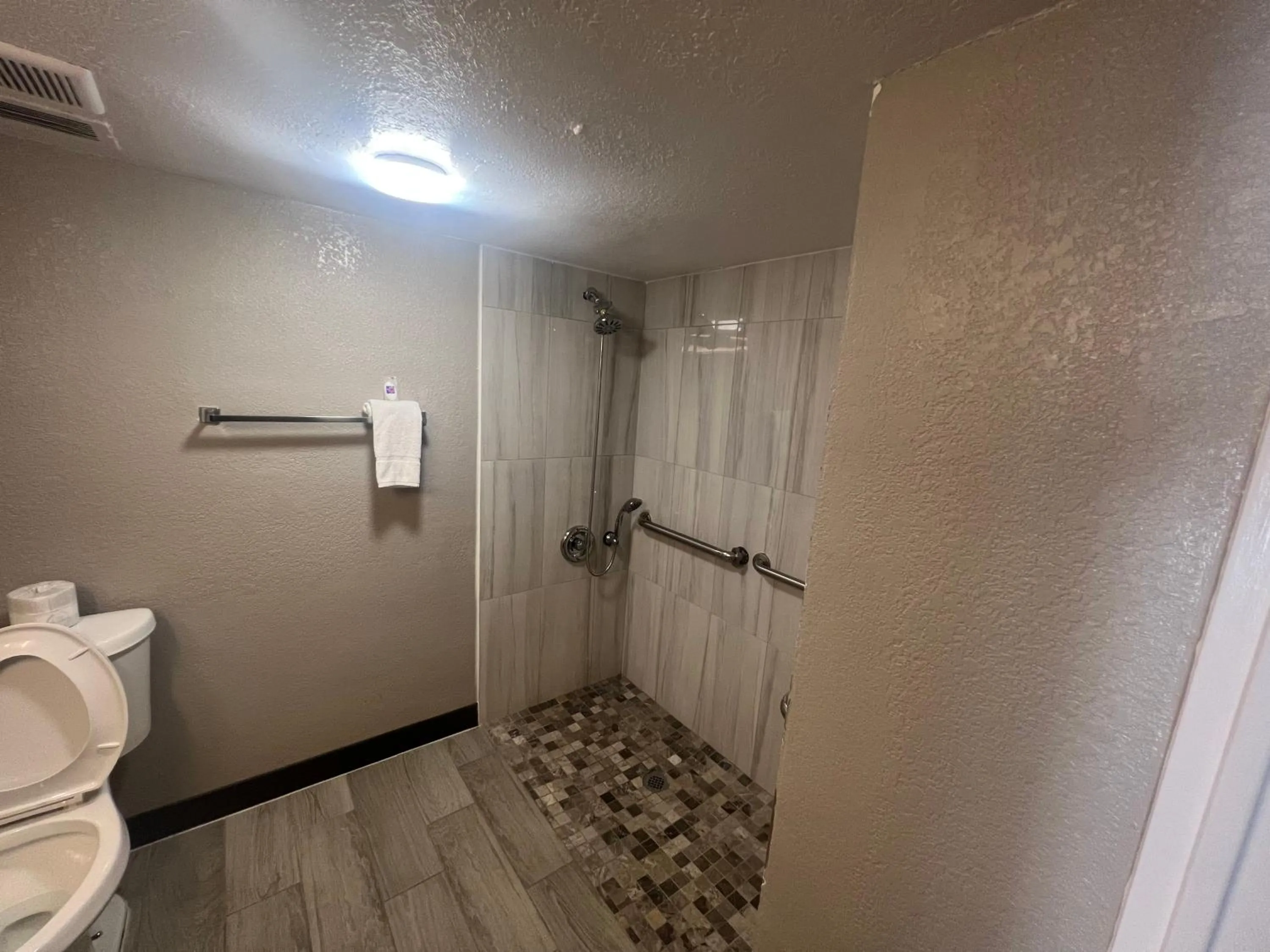 Quadruple Room - single occupancy - Disability Access - Non-Smoking in Motel 6 Glendale Phoenix