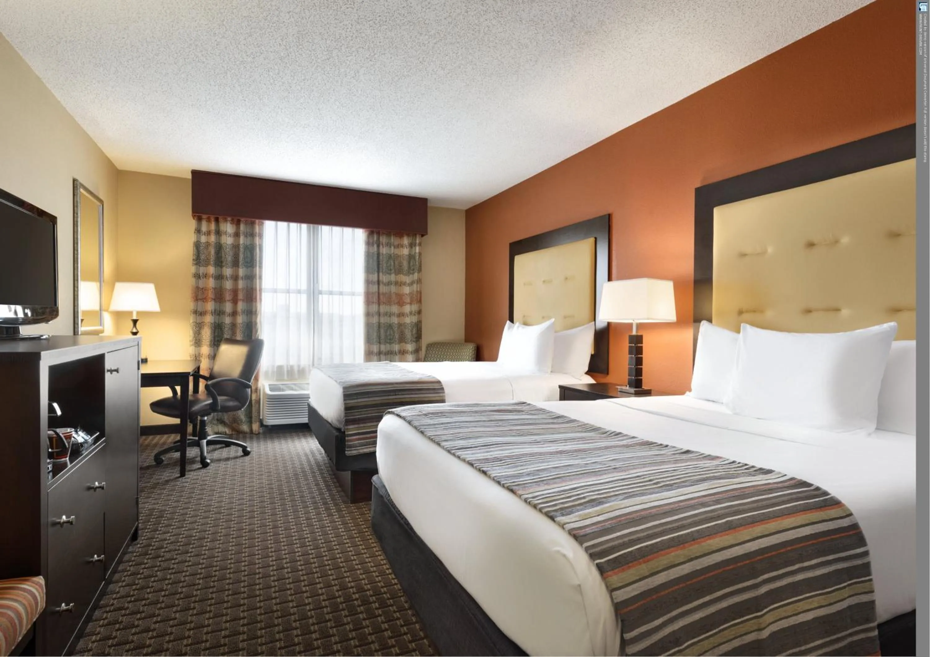 Queen Room with Two Queen Beds and Roll-In Shower in Garner Hotel Evansville East by IHG