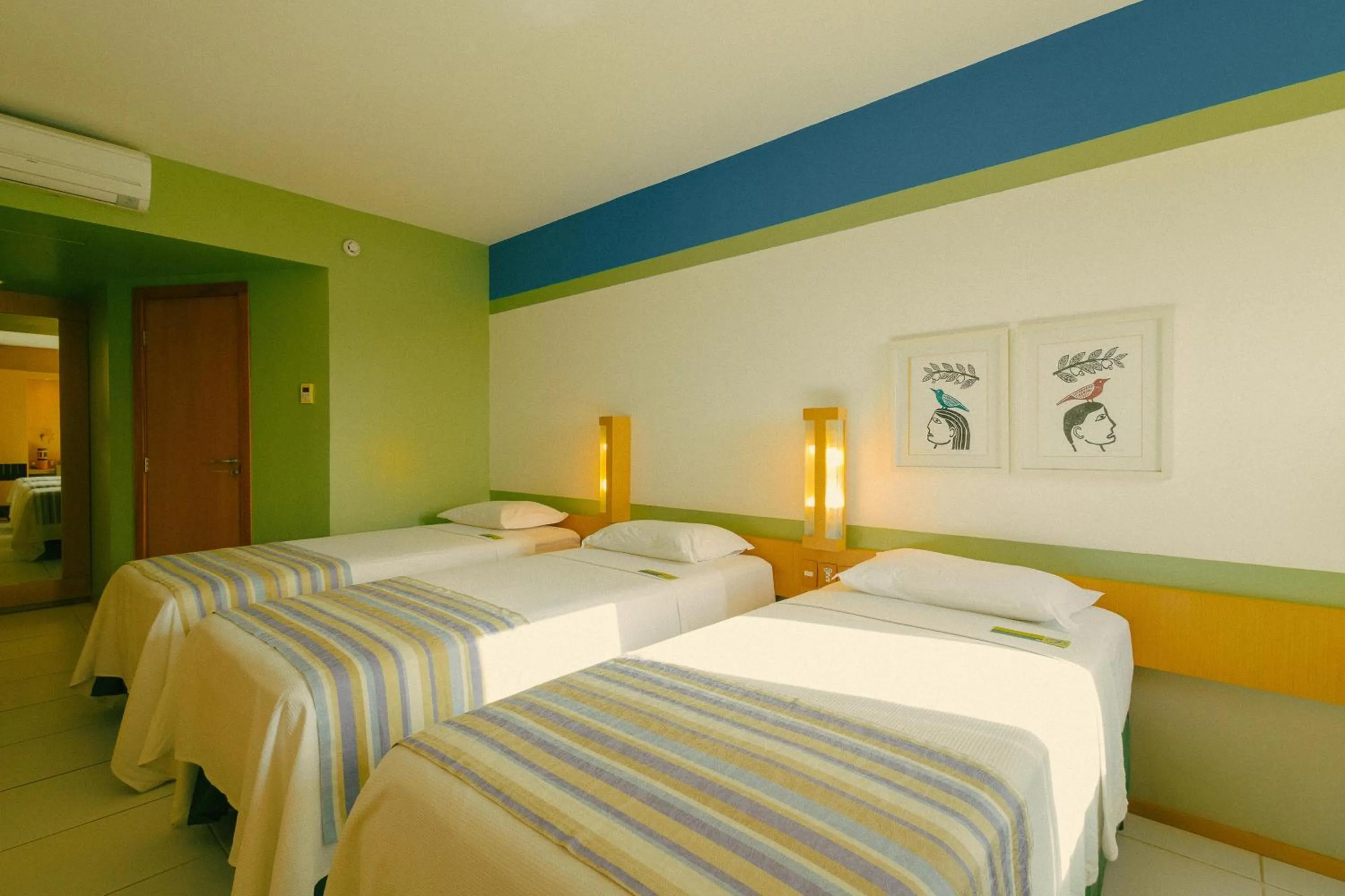 Family Room with Side Sea View in Verdegreen Hotel