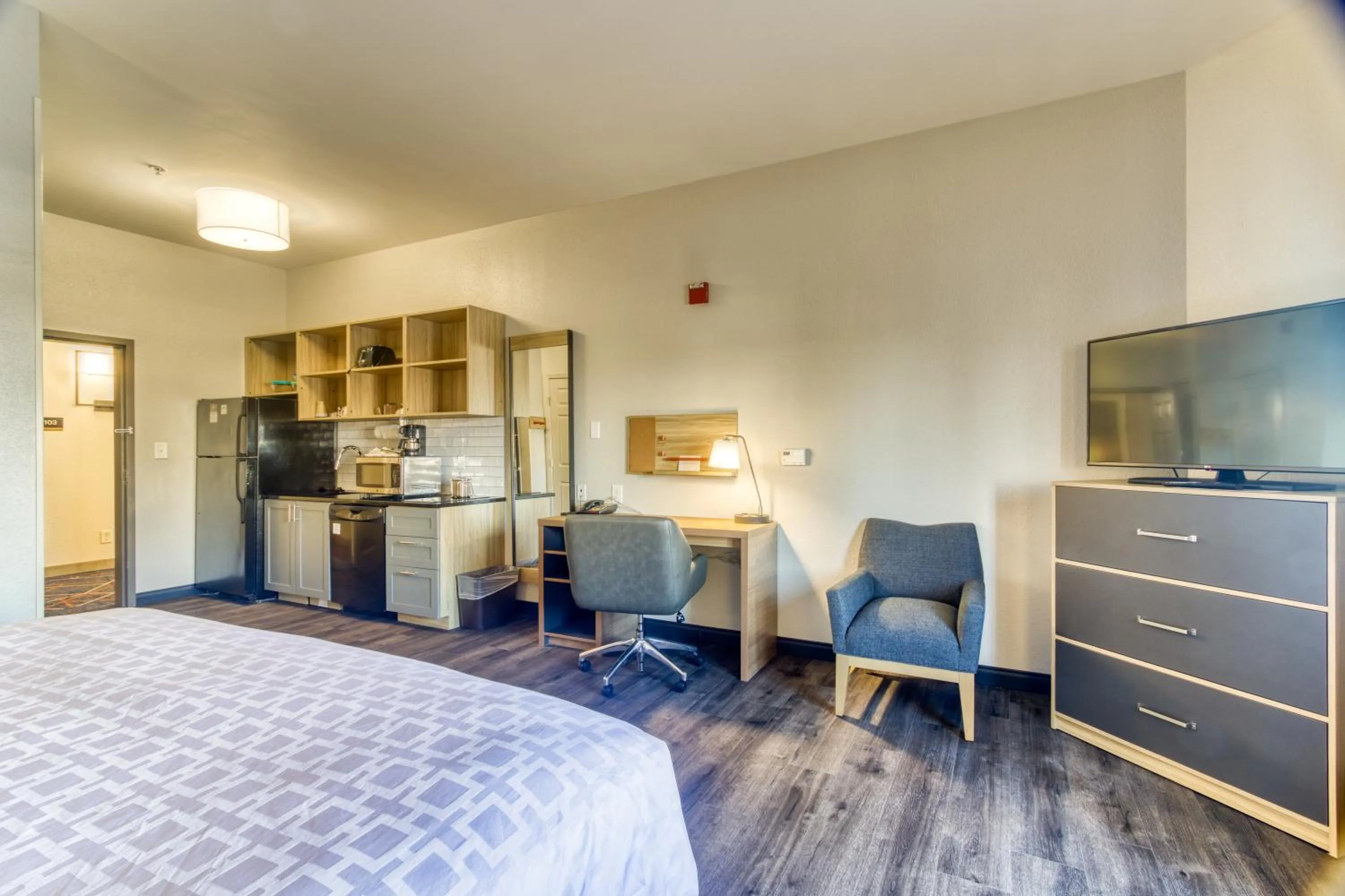 One-Bedroom Queen Suite in Candlewood Suites New Bern by IHG