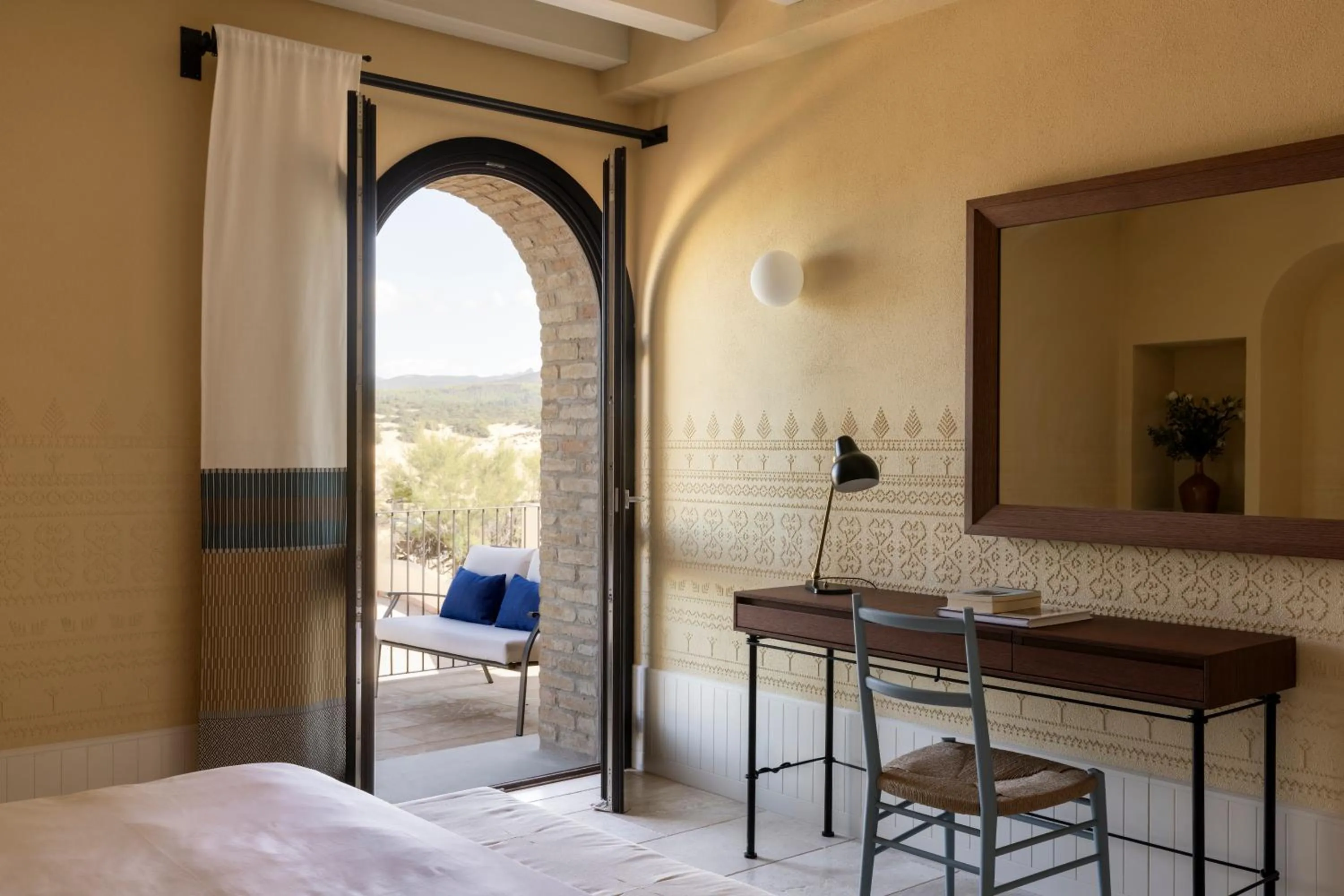 Queen Room with Balcony in Hotel Le Dune Piscinas