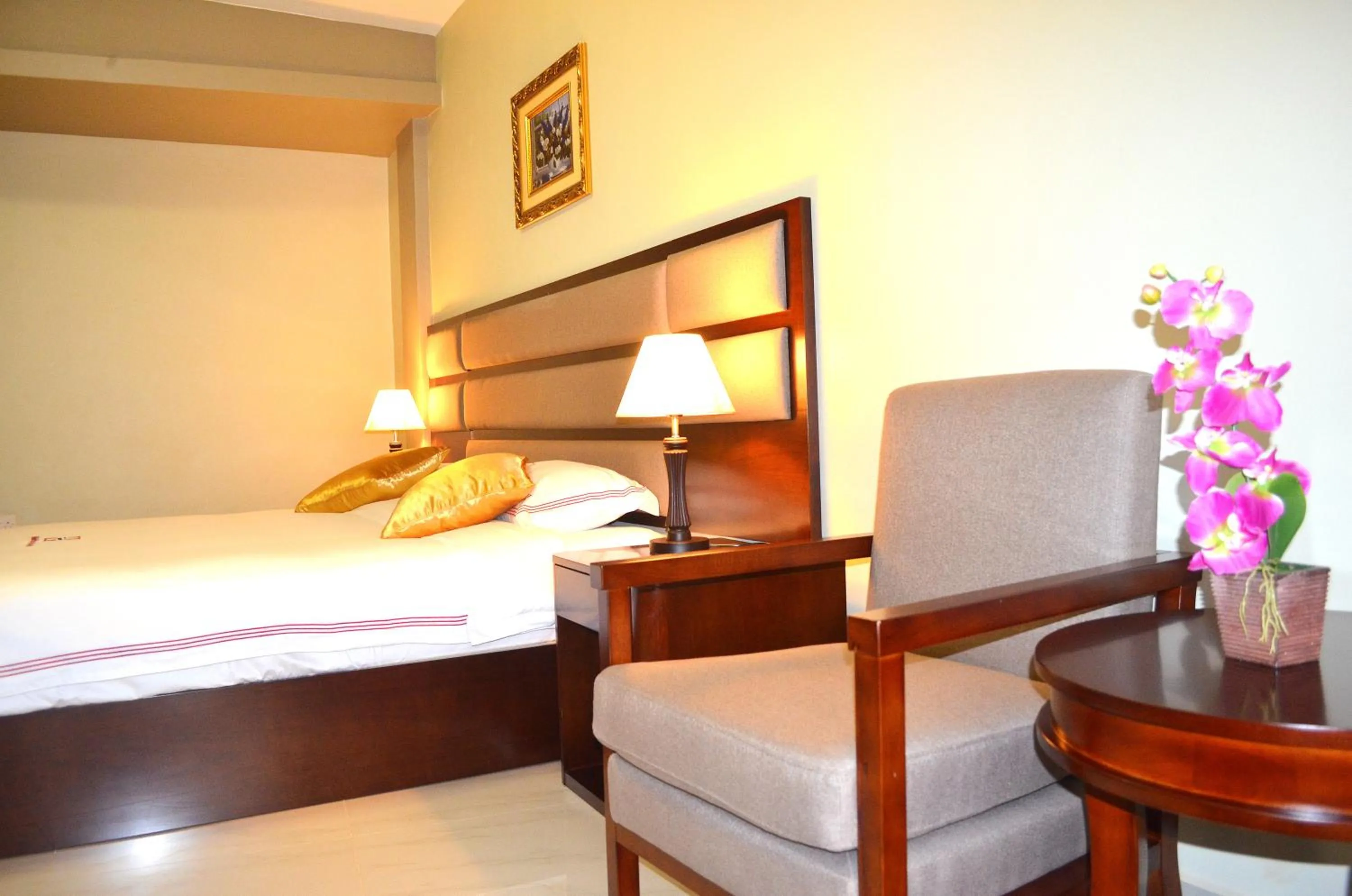 Deluxe Single Room in Hillside Plaza Hotel