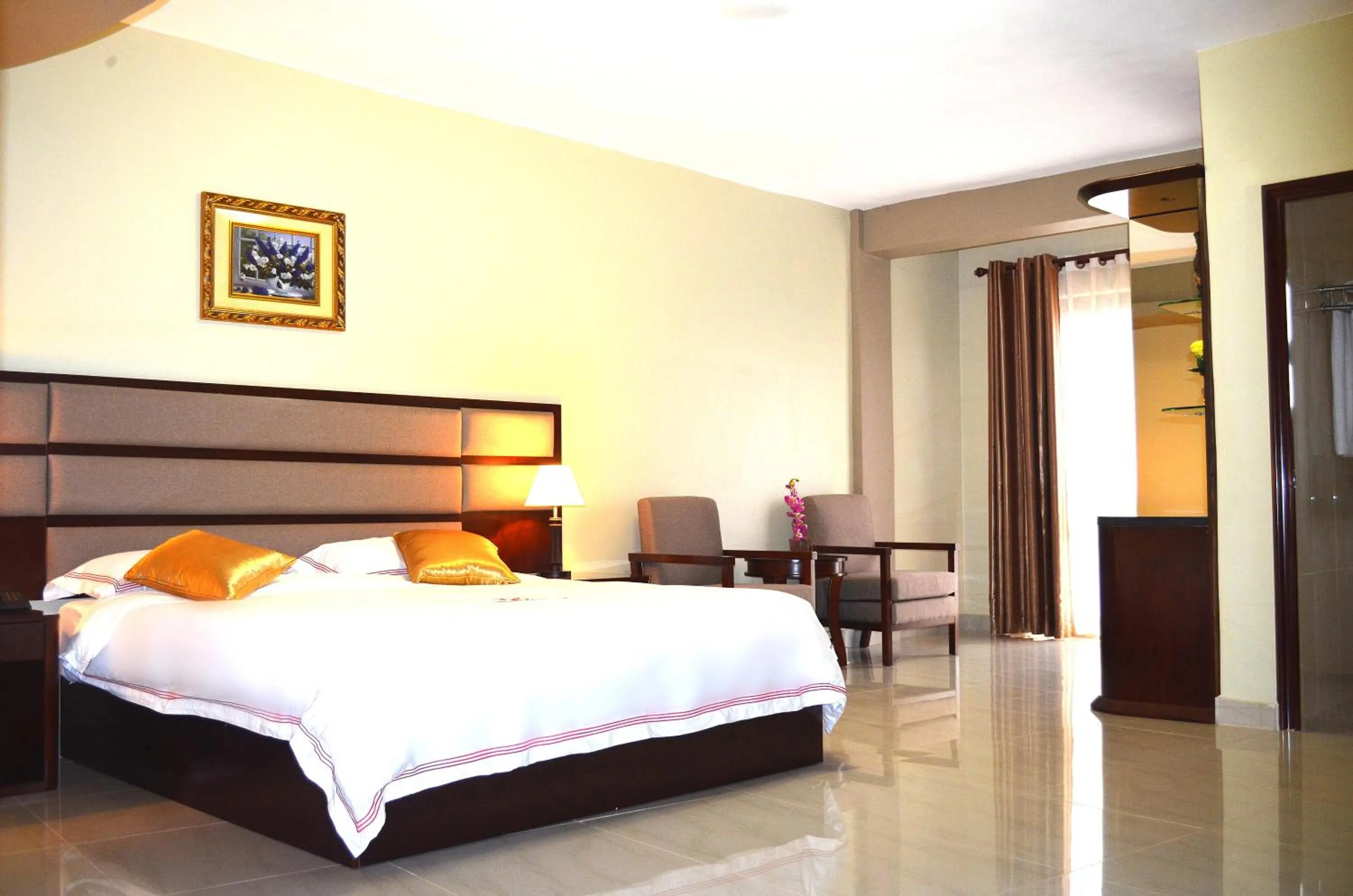 Double Room in Hillside Plaza Hotel