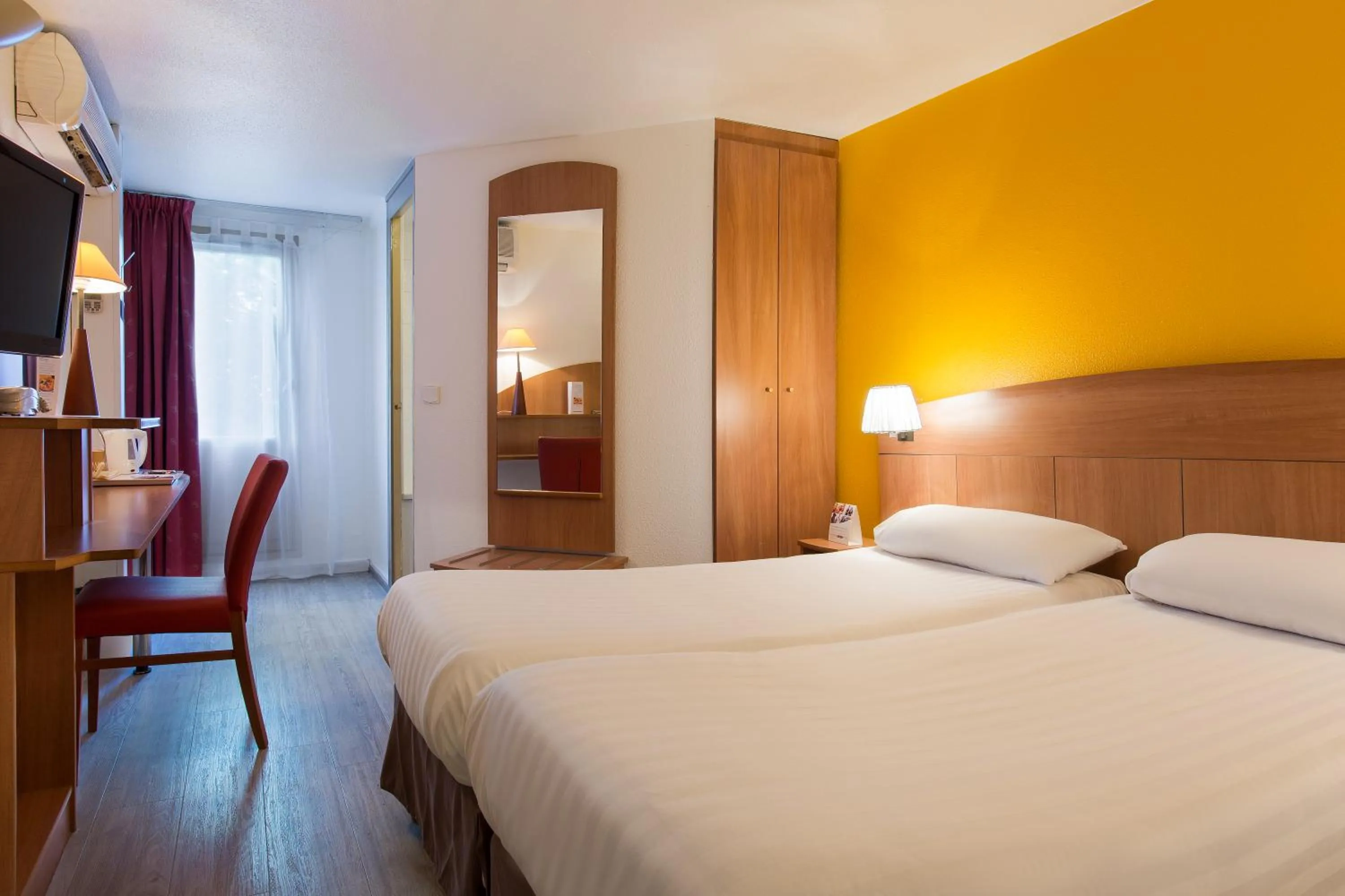 Twin Room in Comfort Hotel Grenoble Meylan
