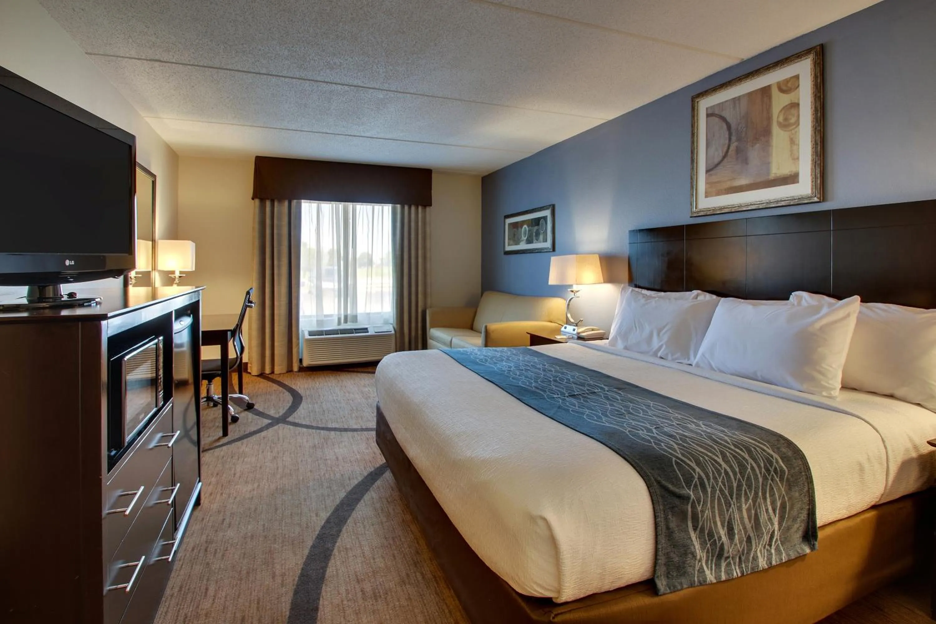 King Room - Disability Access in Greenfield Inn & Suites Owensboro, KY Airport