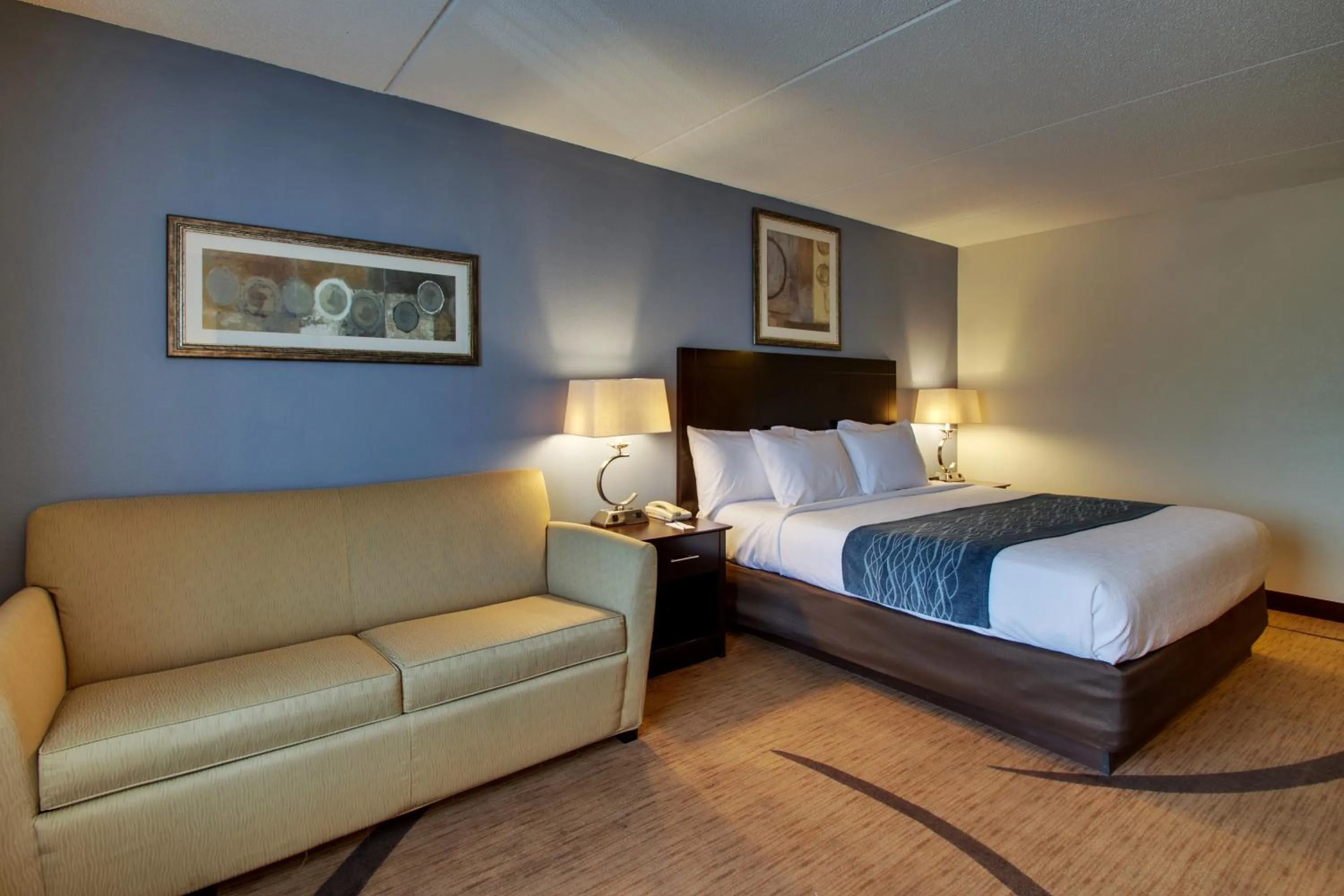King Room in Greenfield Inn & Suites Owensboro, KY Airport
