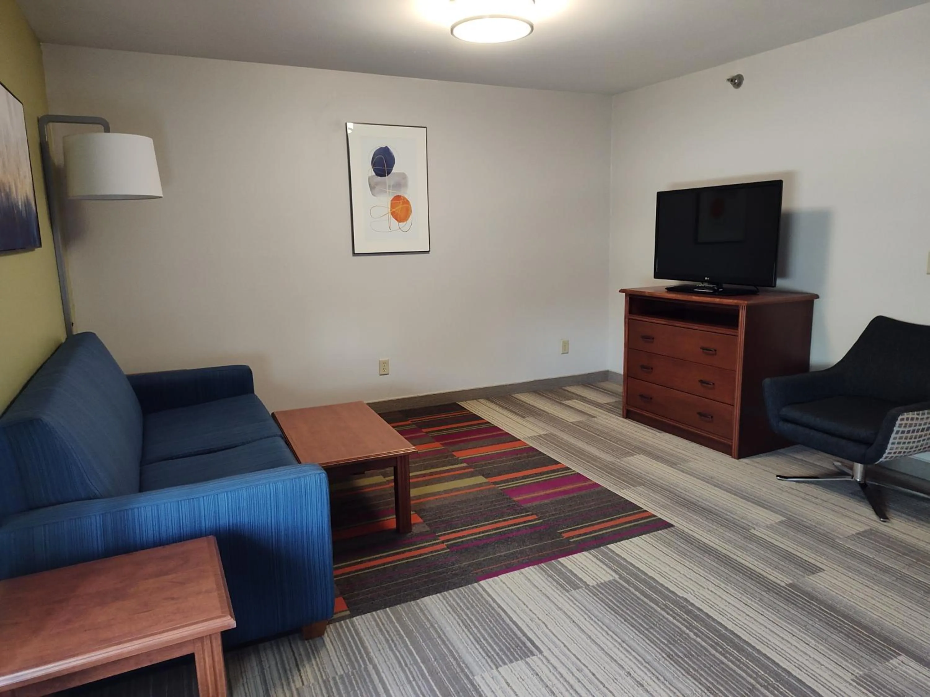 King Suite with Sofa Bed in Holiday Inn Express Hotel & Suites Sioux Falls At Empire Mall by IHG