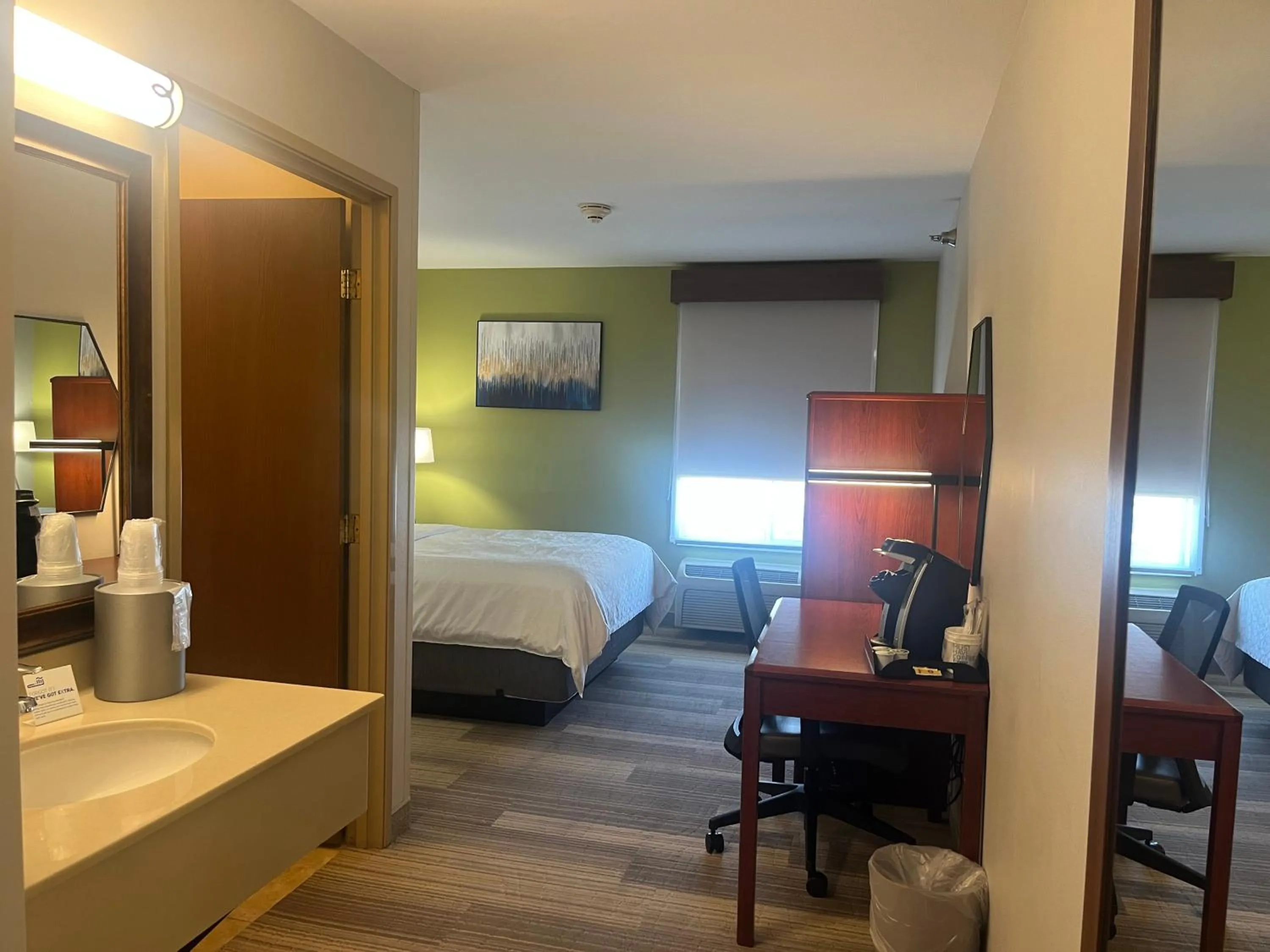 Standard Queen Room in Holiday Inn Express Hotel & Suites Sioux Falls At Empire Mall by IHG