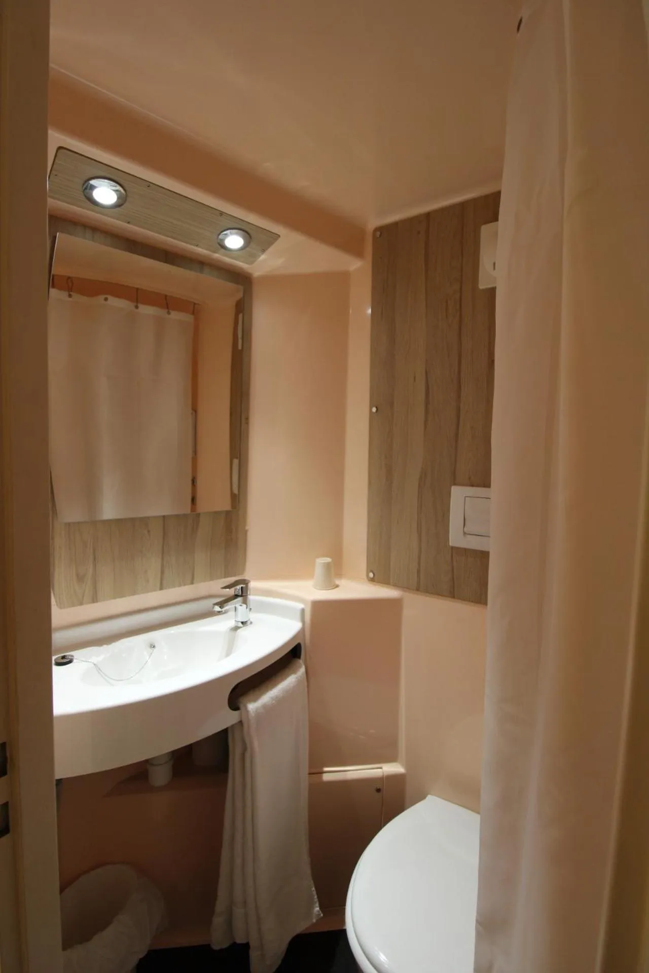 Double Room with 1 Double Bed in Première Classe Melun Senart