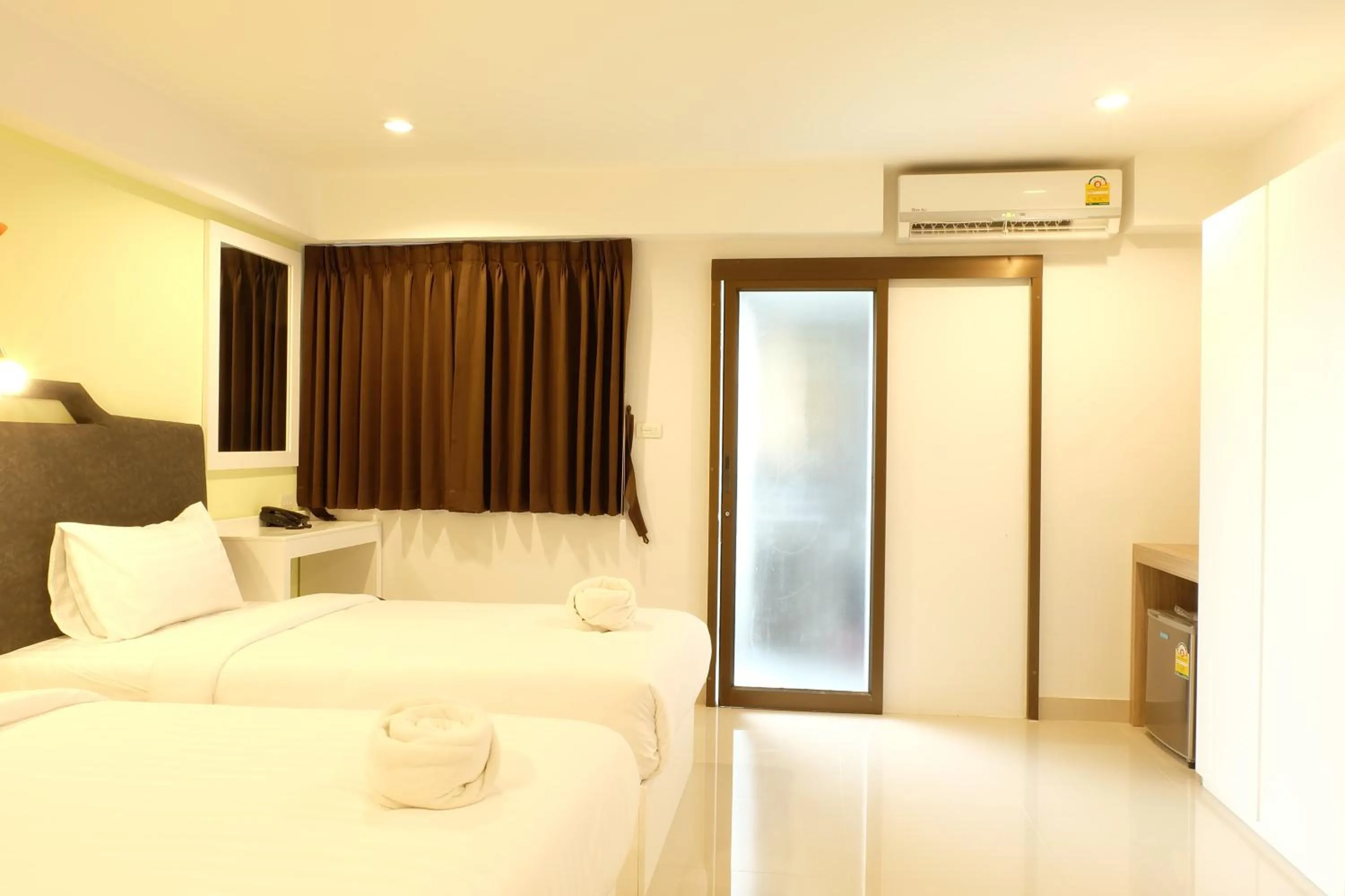 Deluxe Double or Twin Room - Roundtrip airport Transfer in Sunny Residence