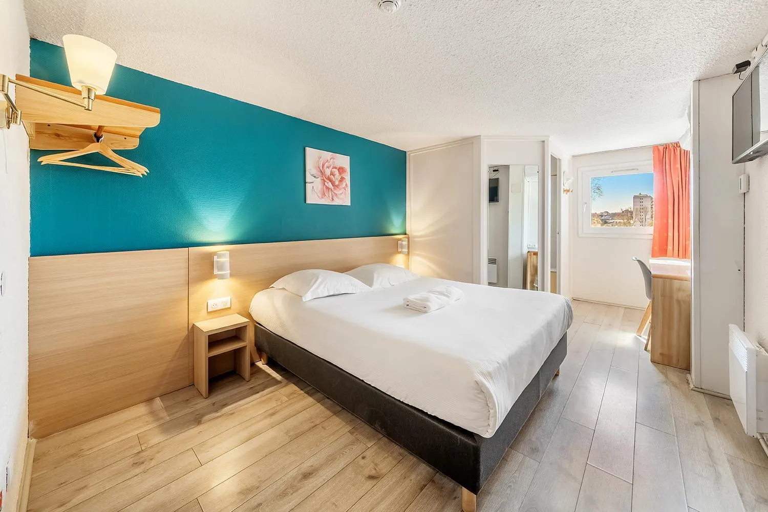 Queen Room in Comfort Hotel Montlucon