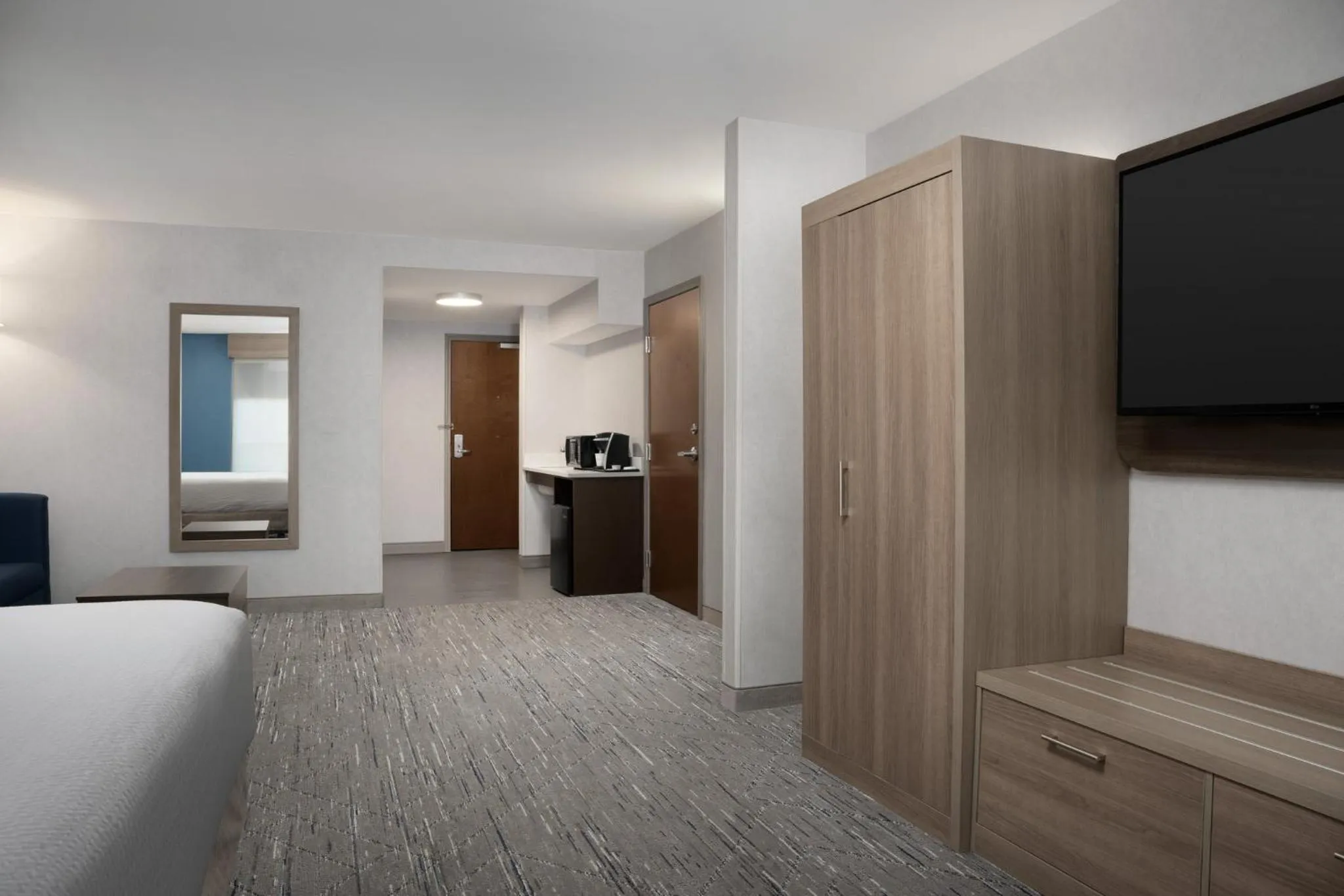 King Studio Suite with Mobility Accessible Tub - Non-Smoking in Holiday Inn Express & Suites Alexandria - Fort Belvoir by IHG