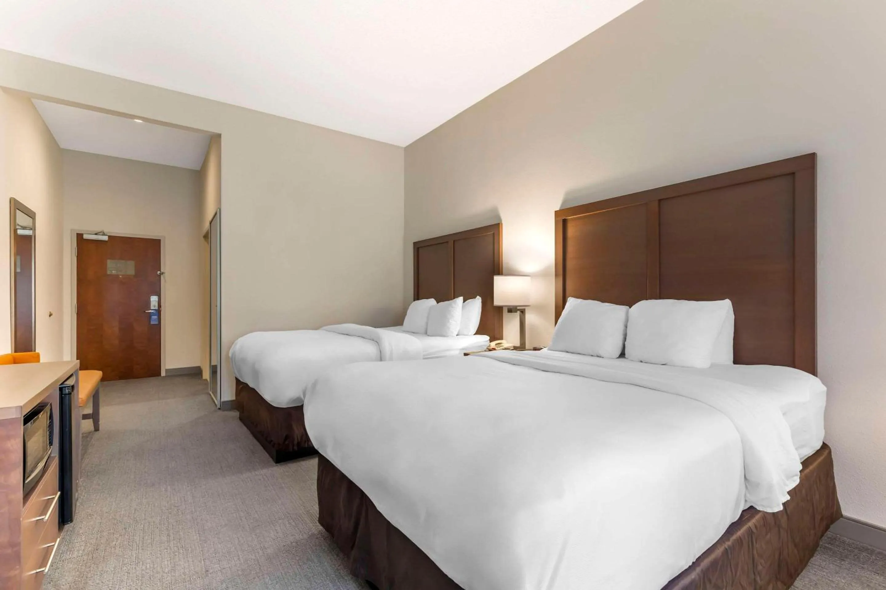 Standard Queen Room with Two Queen Beds - Non Smoking  in Comfort Inn & Suites Chestertown