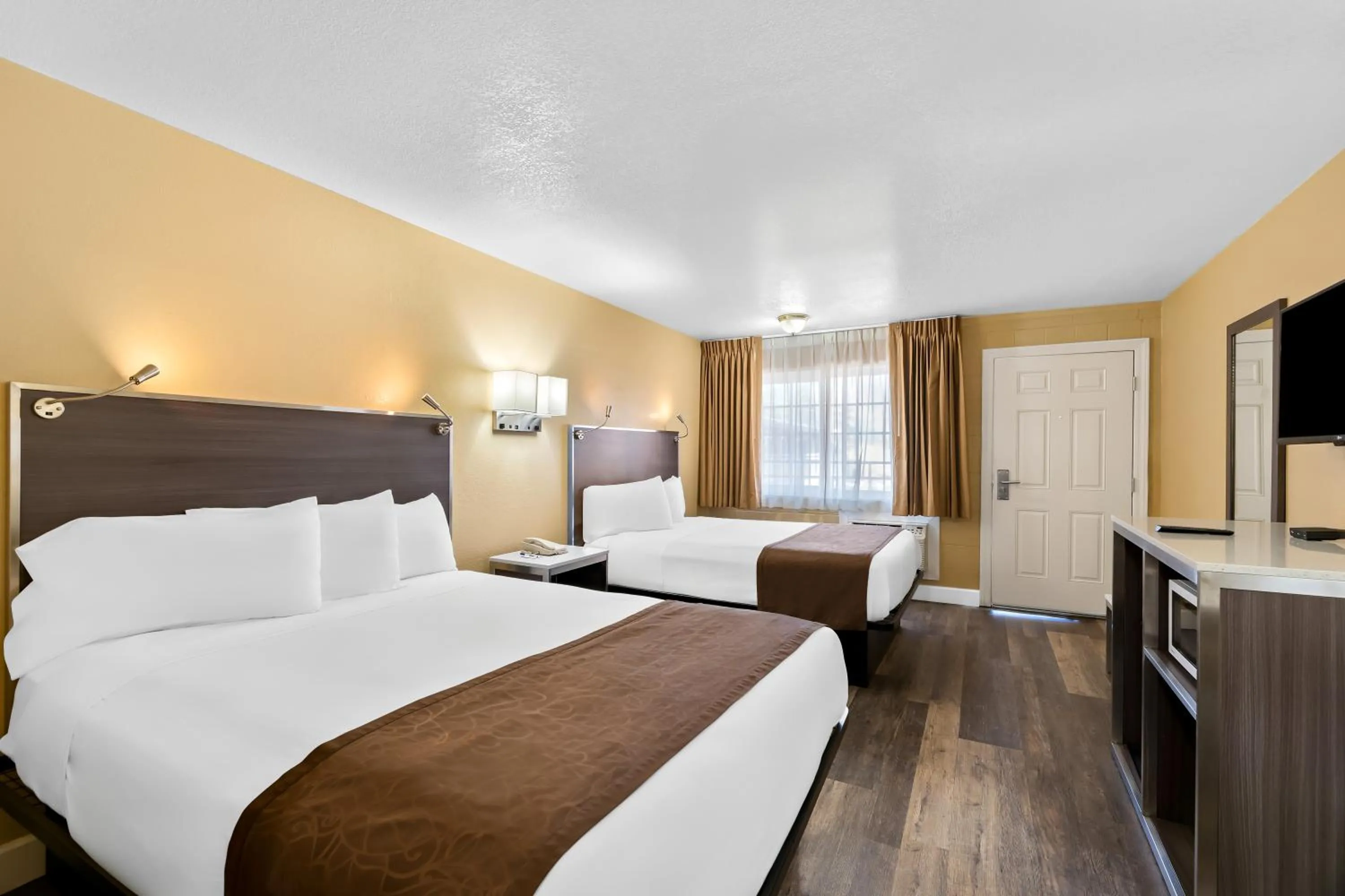 Deluxe Queen Room with Two Queen Beds in Americas Best Value Inn and Suites Flagstaff