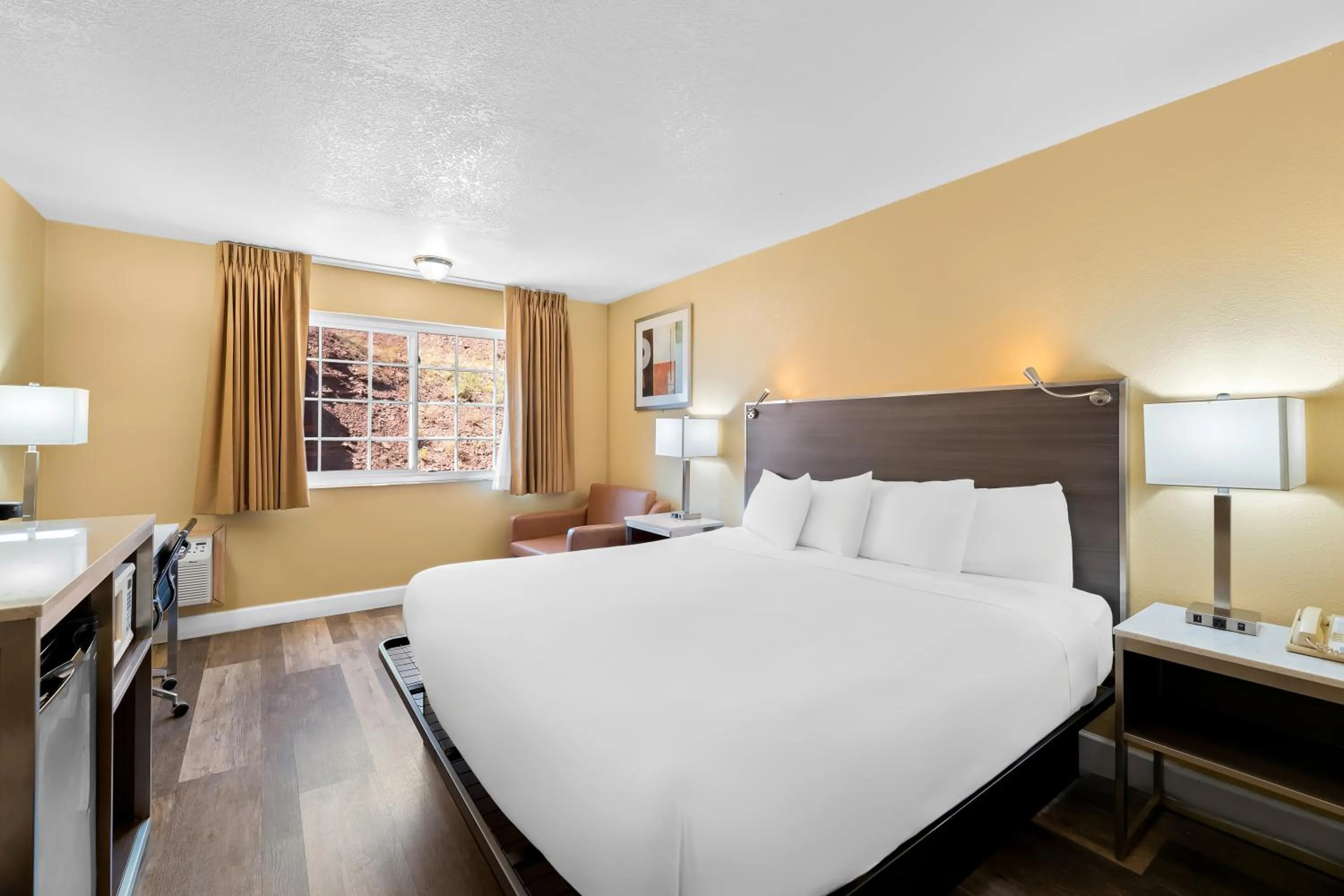 Standard King Room in Americas Best Value Inn and Suites Flagstaff