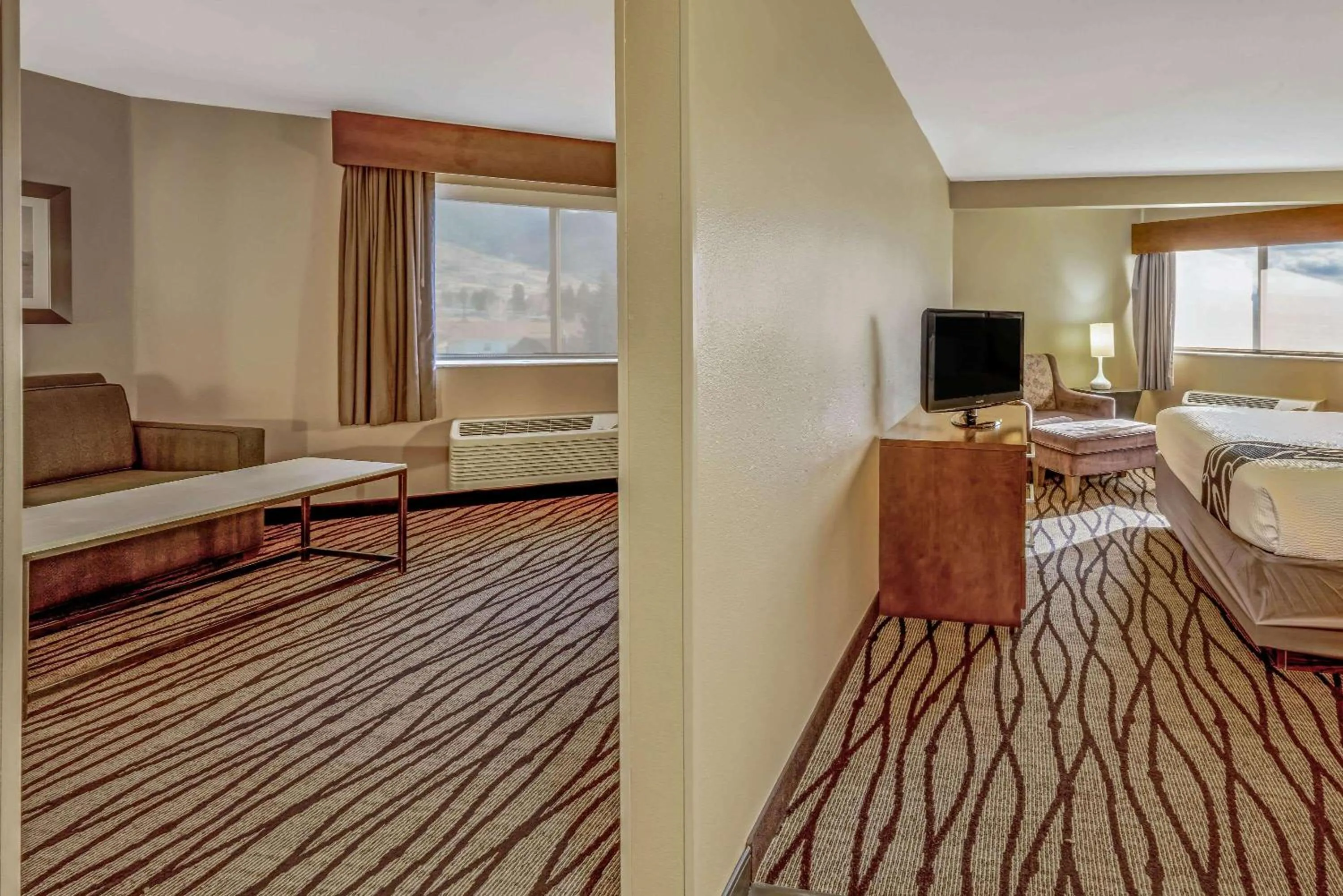 King Suite with Mountain View - Non-Smoking in La Quinta by Wyndham Butte