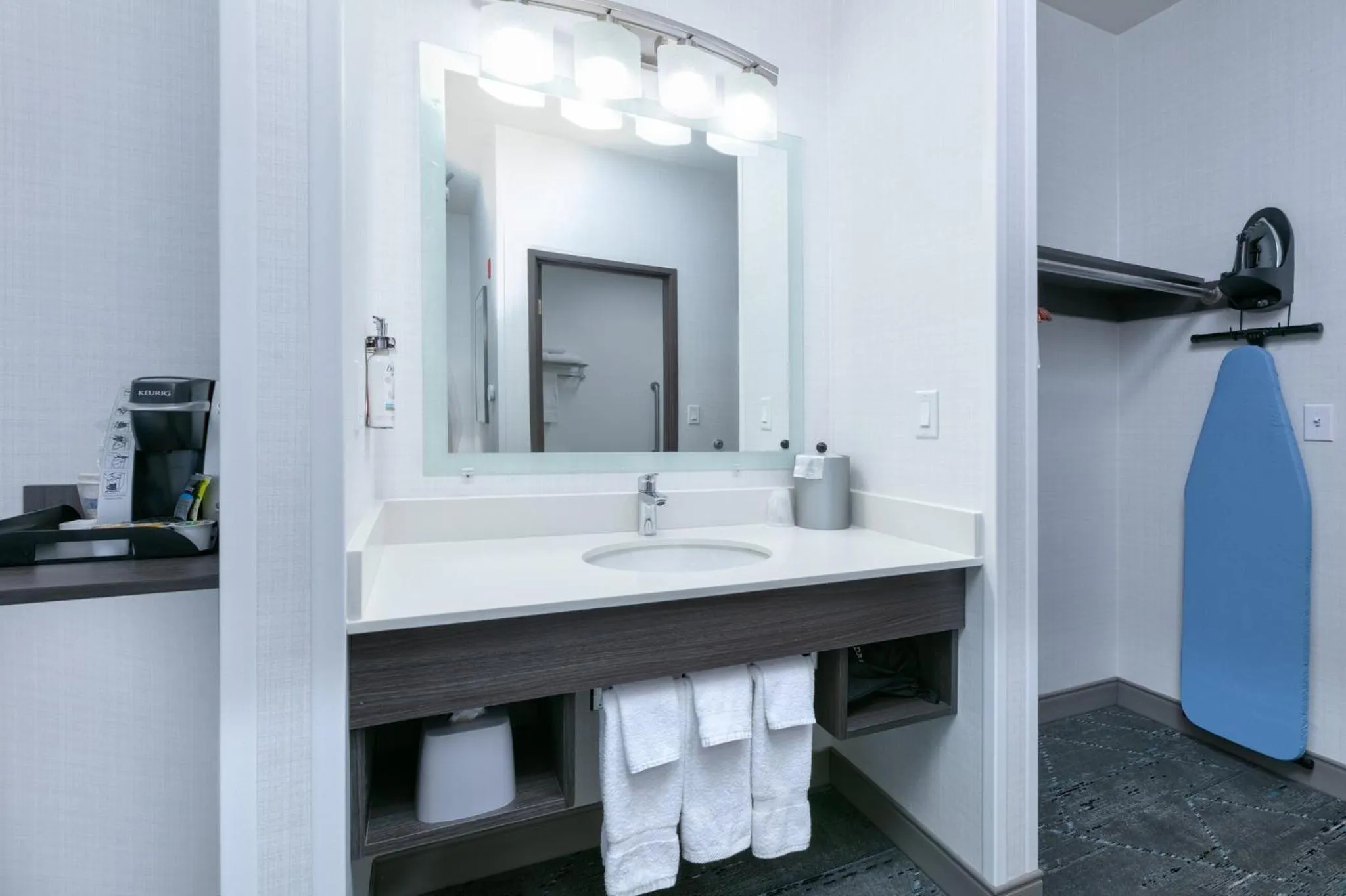 Standard King Room with Balcony in Holiday Inn Express Spokane-Valley by IHG